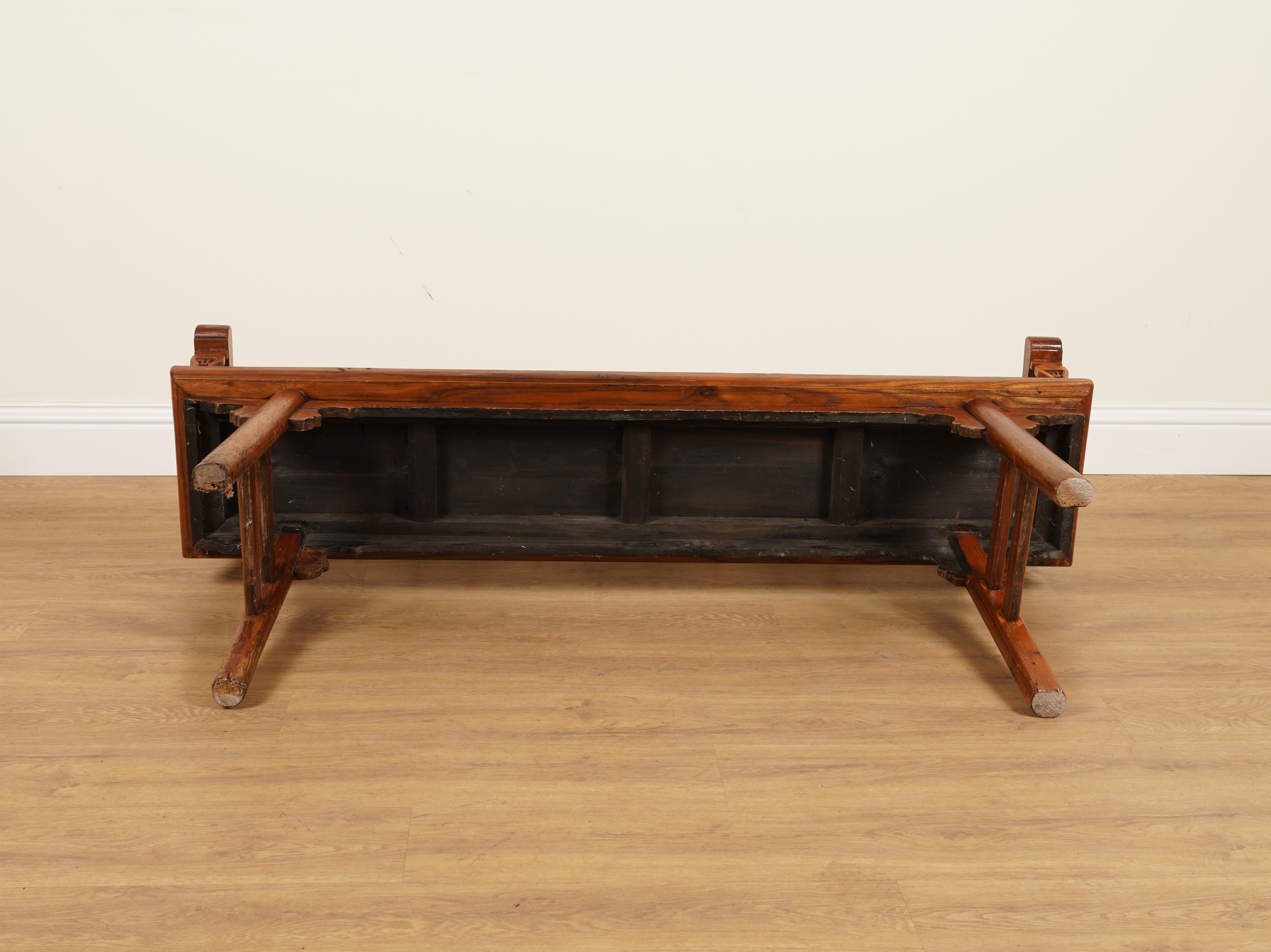 A CHINESE SOFTWOOD BENCH - Image 2 of 4
