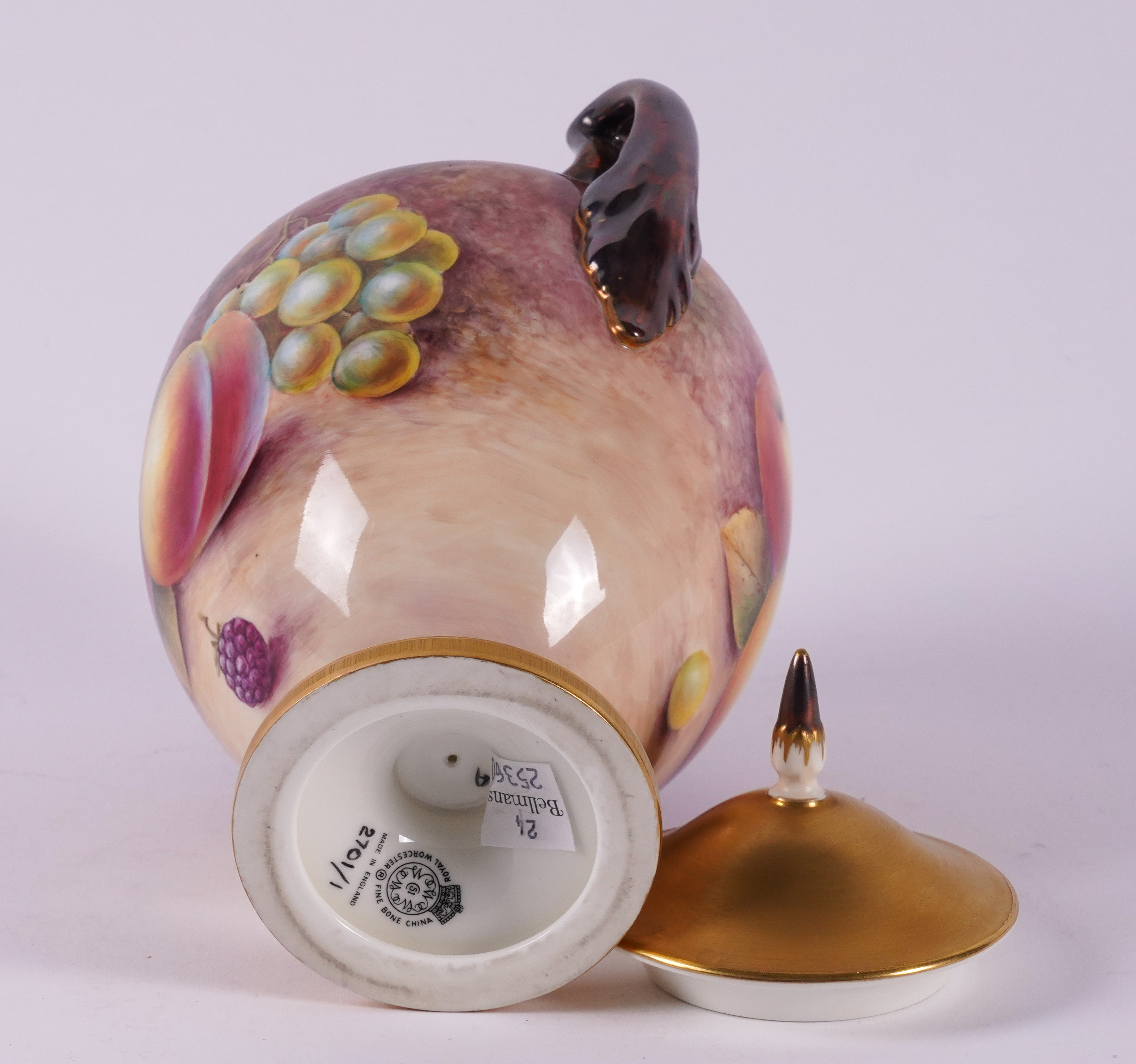 A ROYAL WORCESTER TWO-HANDLED OVOID VASE AND COVER (2) - Image 5 of 5