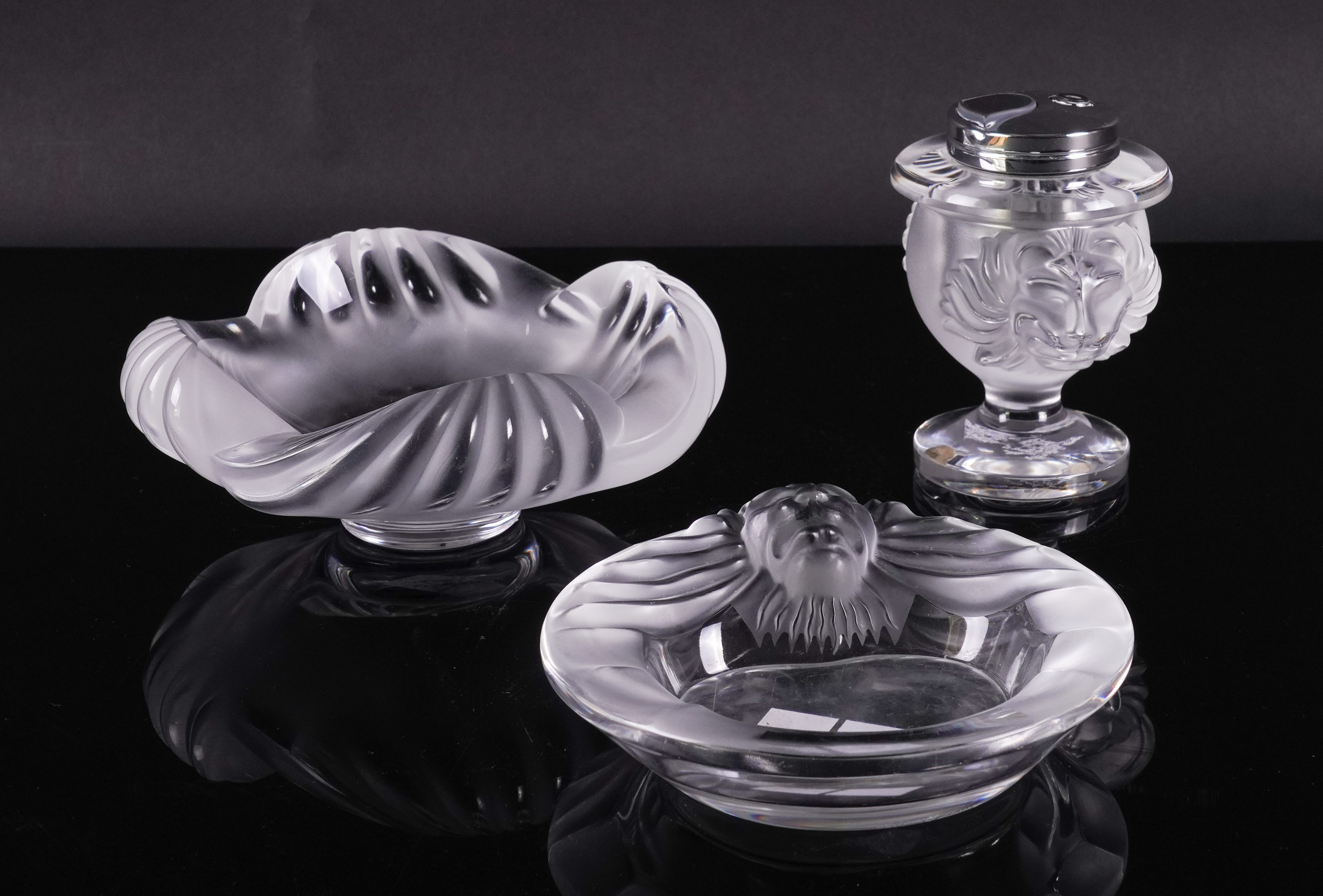 A LALIQUE `TETE DE LION' CLEAR AND FROSTED GLASS TABLE LIGHTER AND ASHTRAY (3)