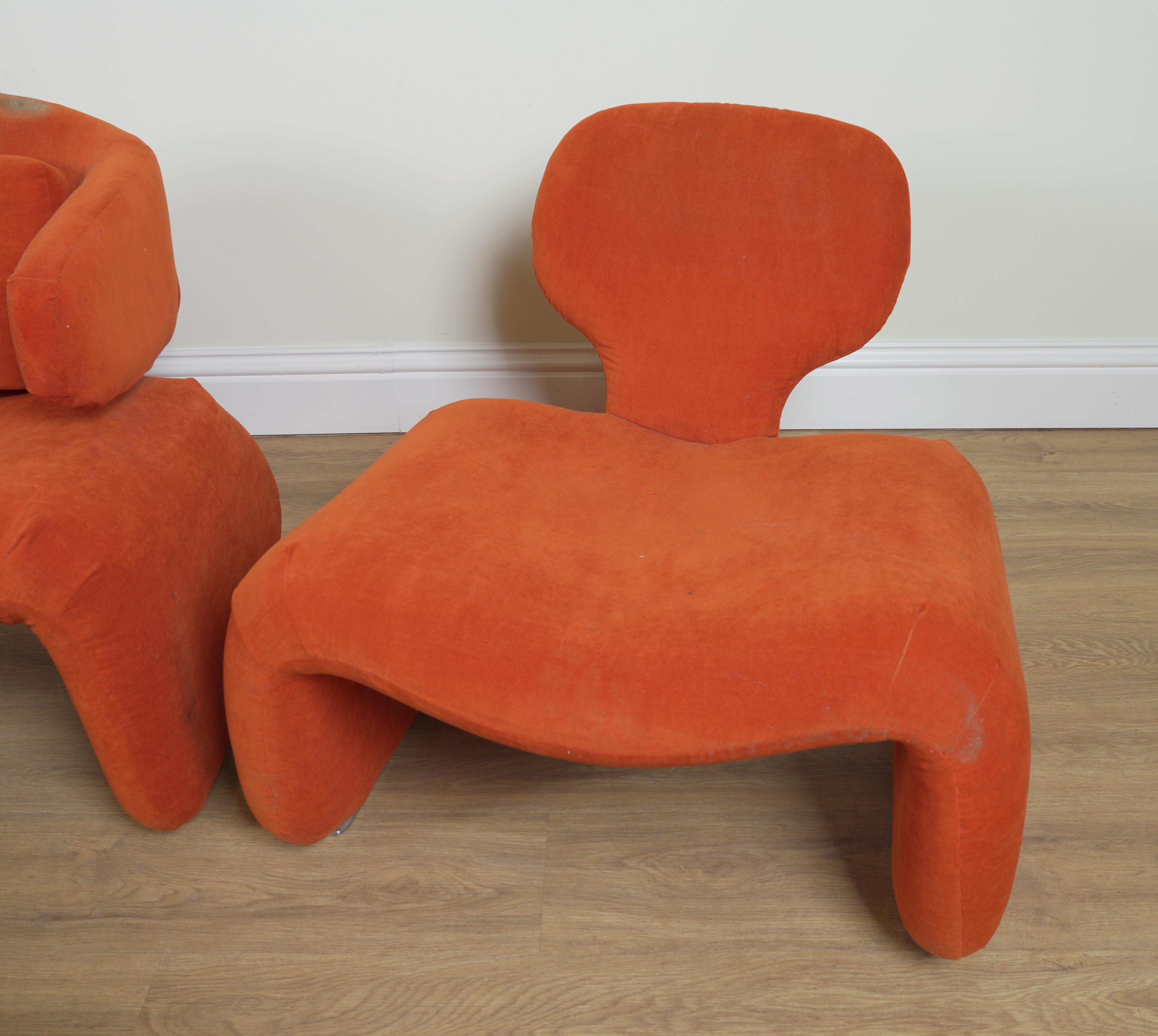 PROBABLY OLIVIER MOURGUE; AN ORANGE UPHOLSTERED SOFA AND CHAIRS (5) - Image 11 of 11