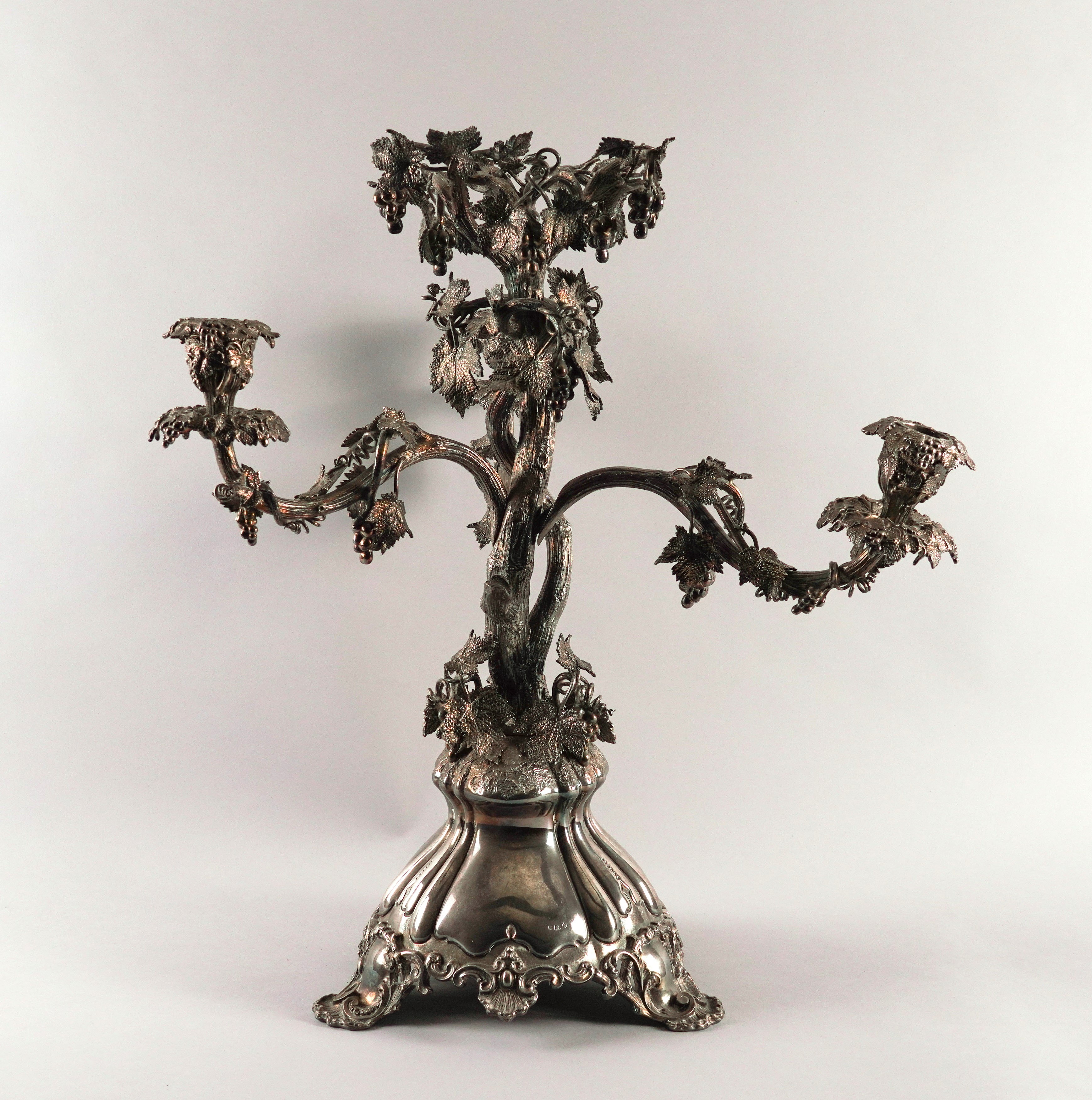 A VICTORIAN SILVER PLATED TABLE CENTREPIECE STAND
