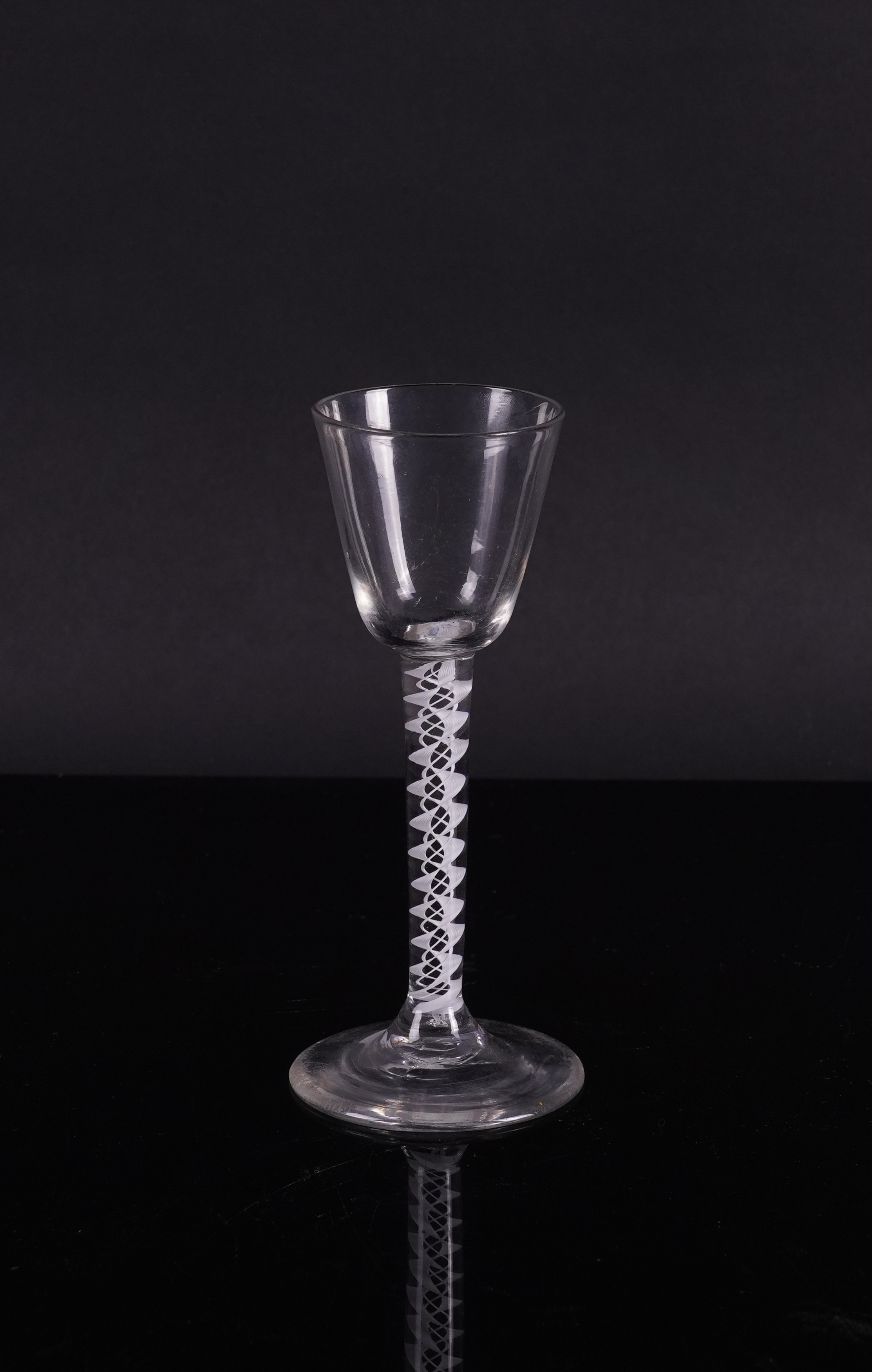 AN OPAQUE TWIST WINE GLASS - Image 2 of 2