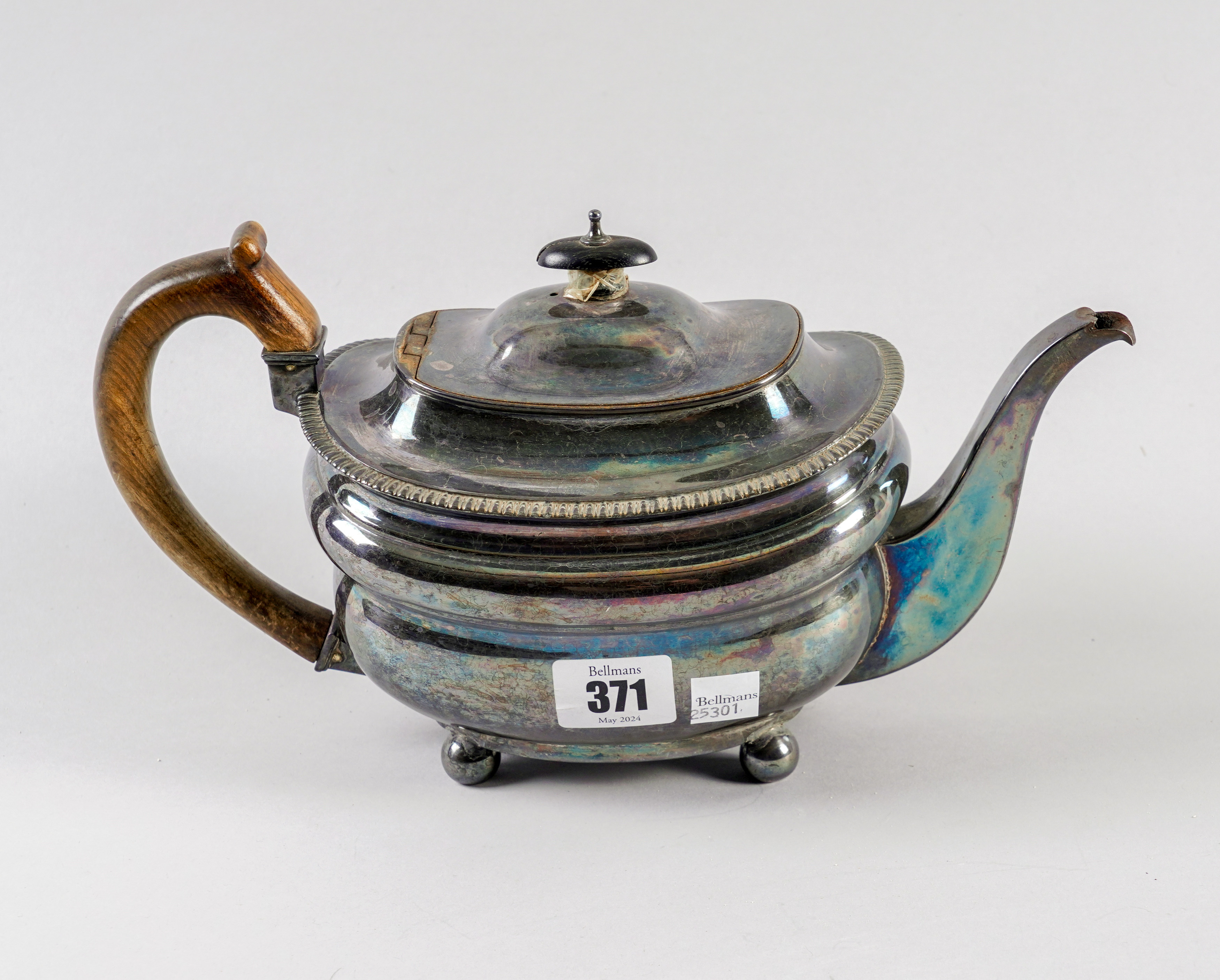 A GEORGE III SILVER TEAPOT - Image 2 of 4