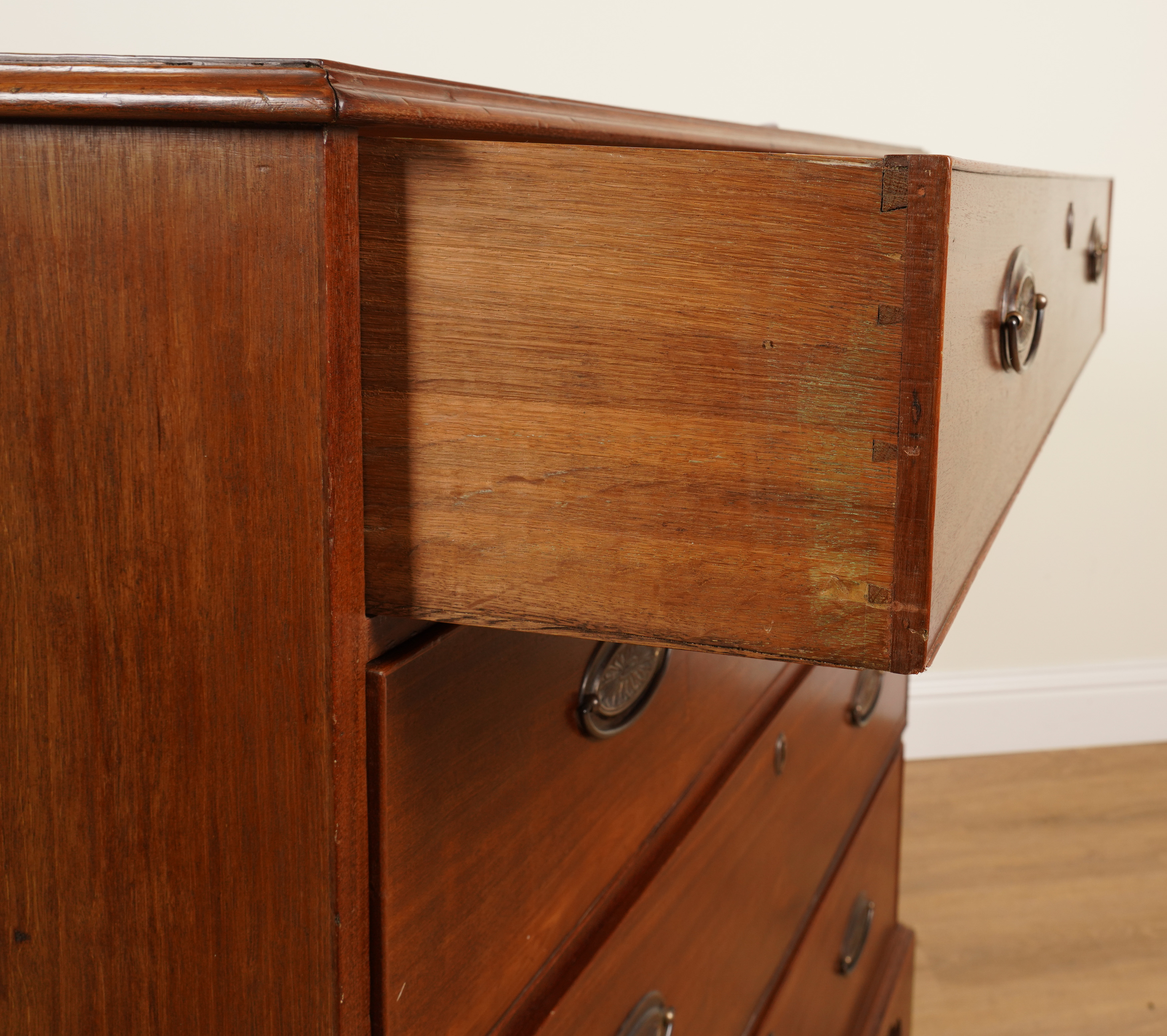 A 19TH CENTURY MAHOGANY FOUR DRAWER CHEST - Image 4 of 6