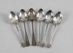 A SET OF SIX SILVER REED EDGED OLD ENGLISH PATTERN TEASPOONS (6)