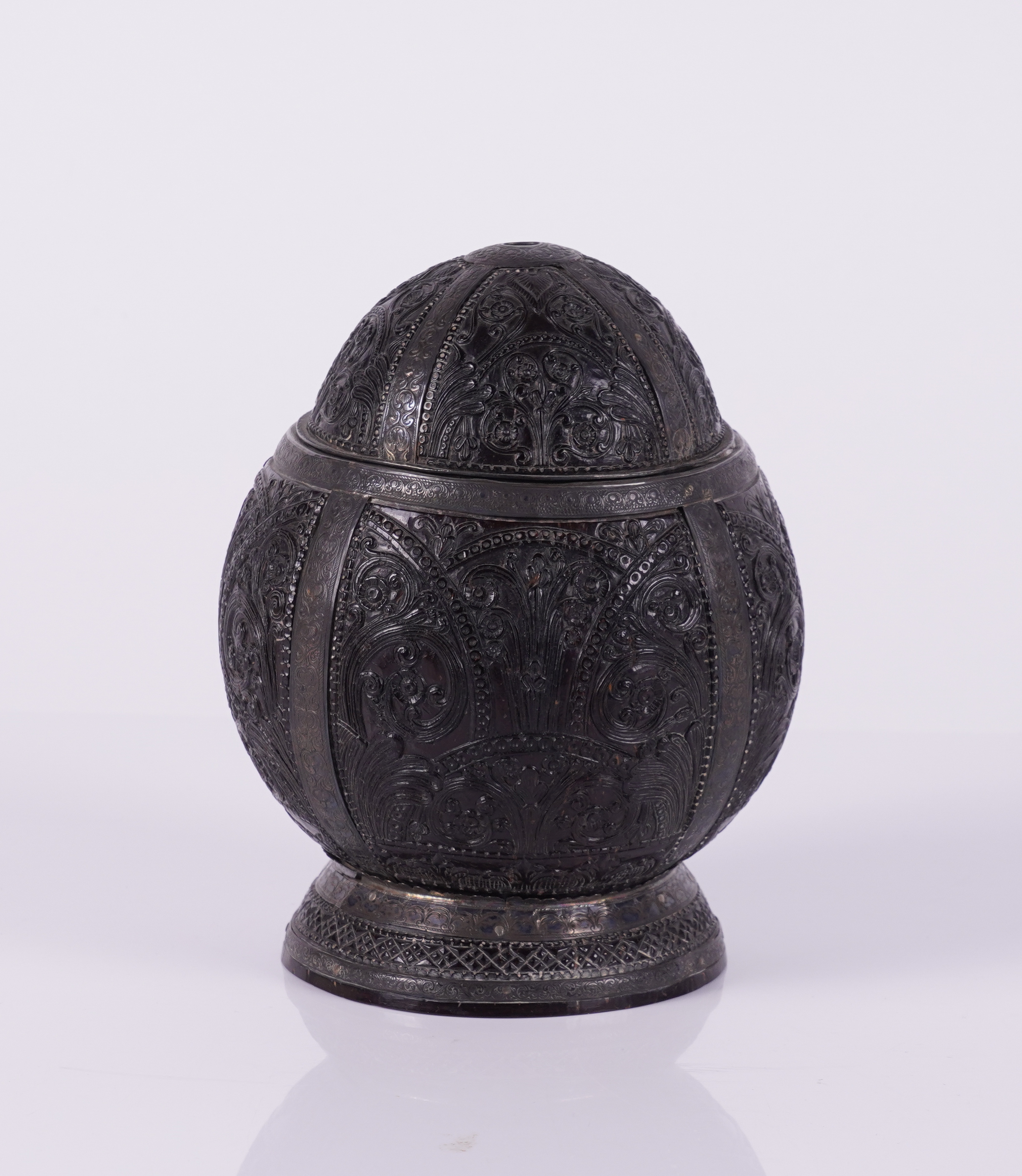 A SOUTH EAST ASIAN RELIEF CARVED AND SILVER METAL MOUNTED COCONUT CUP AND COVER - Image 12 of 14