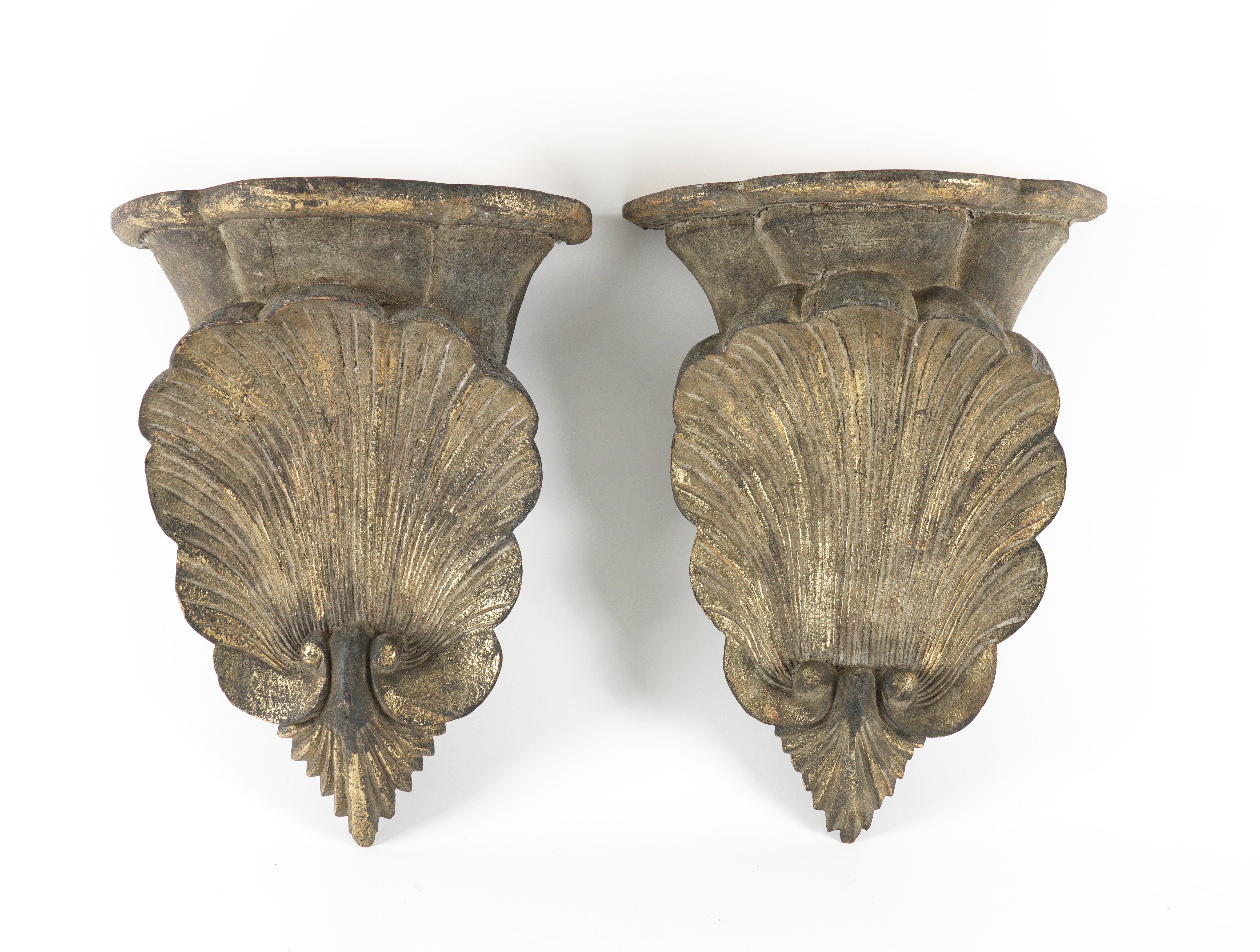 A PAIR OF GILT SHELL WALL BRACKETS (2) - Image 2 of 2