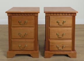 A PAIR OF 20TH CENTURY FRUITWOOD THREE DRAWER BEDSIDE CHESTS (2)