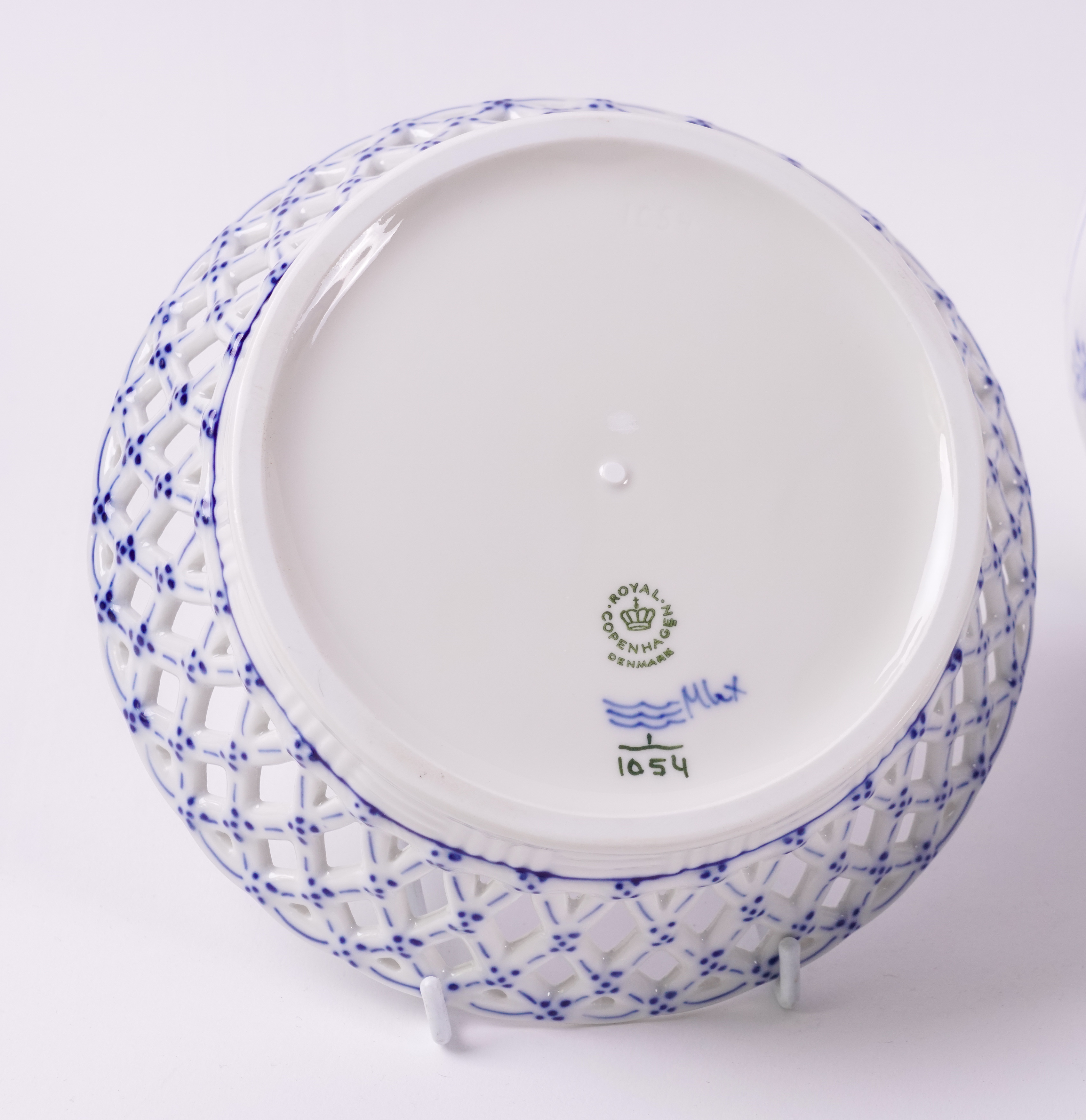 A ROYAL COPENHAGEN ASSEMBLED BLUE AND WHITE TABLE SERVICE - Image 12 of 12