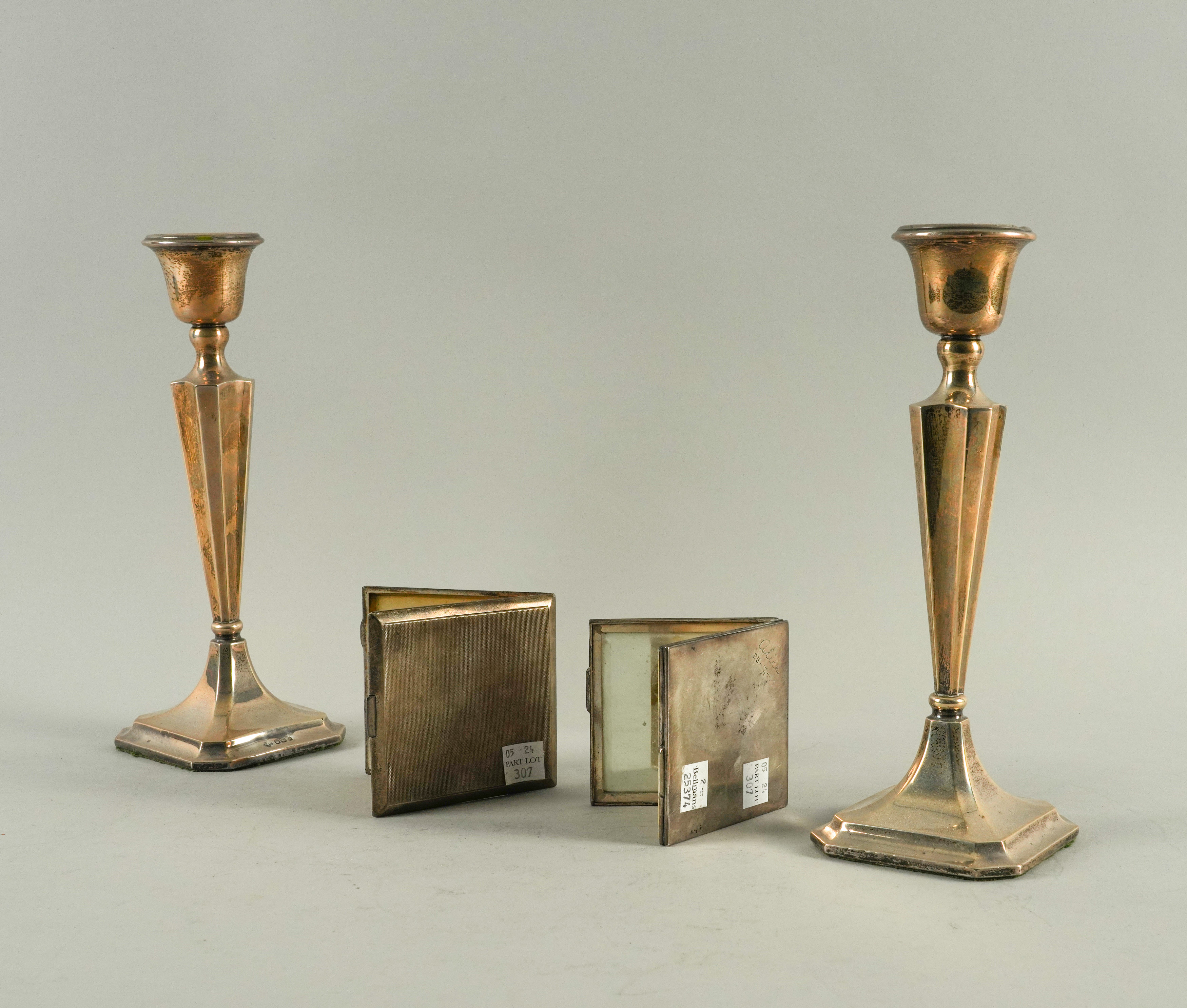 A PAIR OF SILVER CANDLESTICKS, A CIGARETTE CASE AND A LADY'S COMPACT (4) - Image 3 of 3
