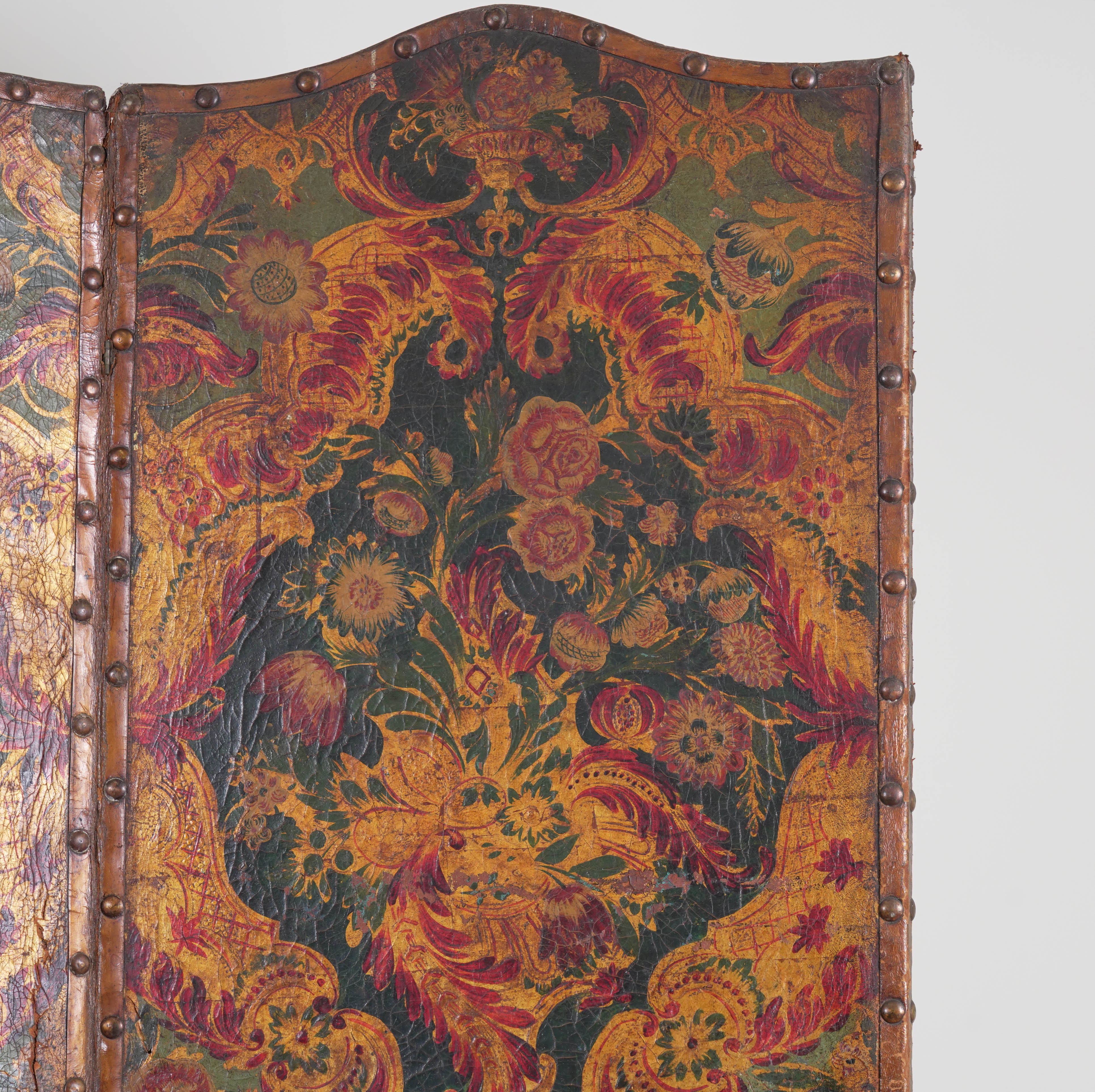 A 19TH CENTURY ITALIAN EMBOSSED PAINTED LEATHER FOUR FOLD SCREEN - Image 14 of 15