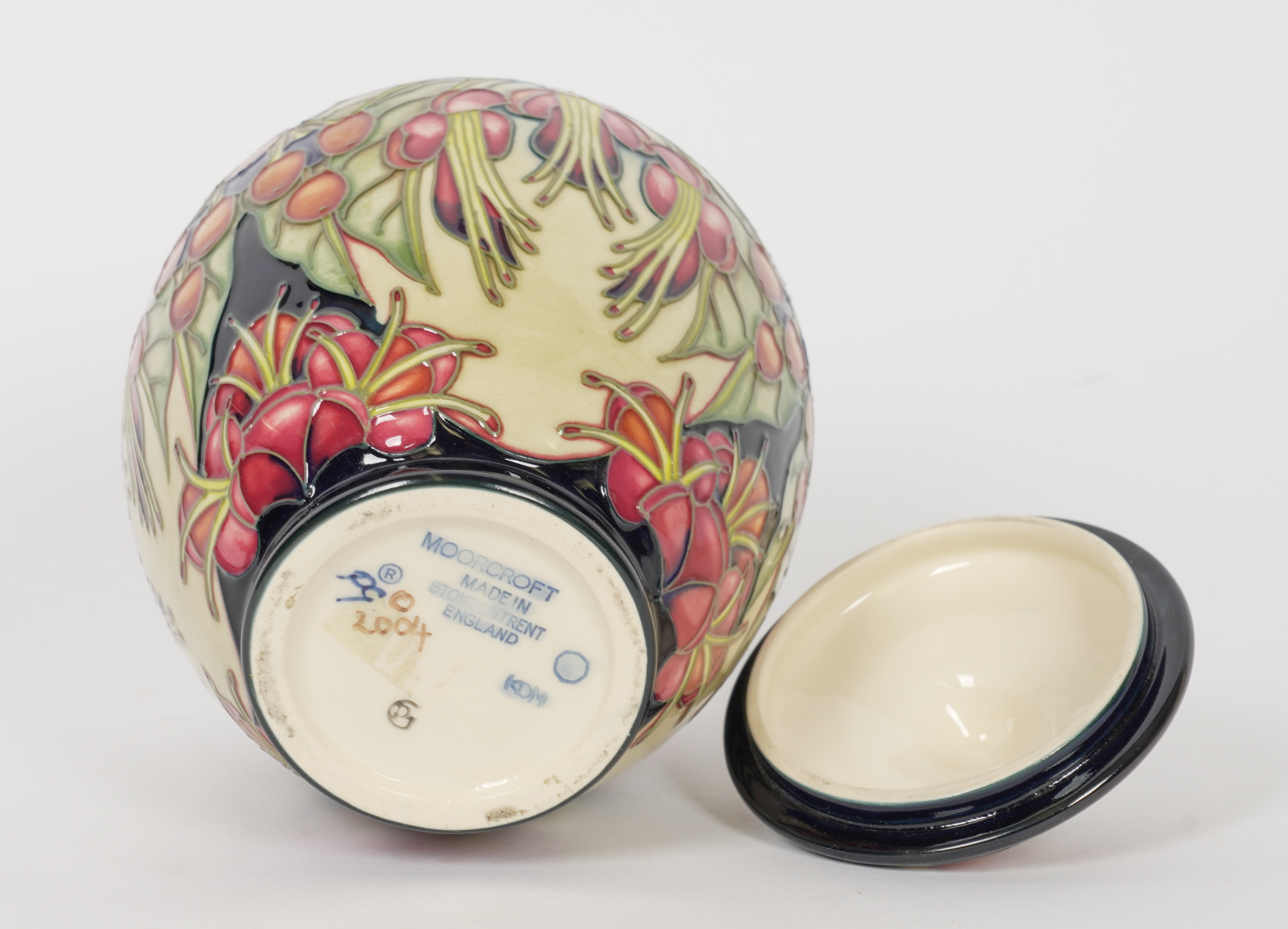 A MOORCROFT OVOID JAR AND COVER BY PHILIP GIBSON - Image 4 of 4