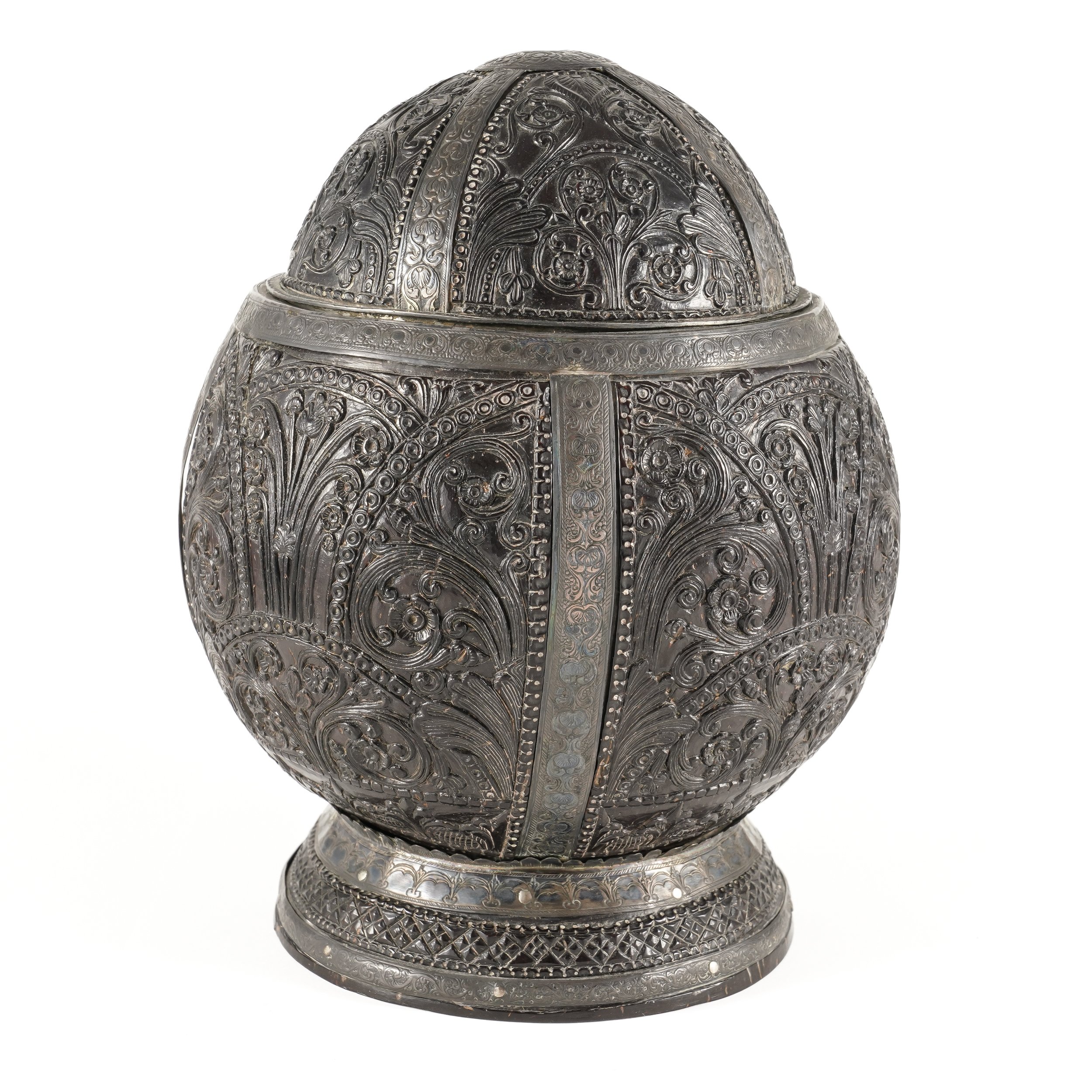 A SOUTH EAST ASIAN RELIEF CARVED AND SILVER METAL MOUNTED COCONUT CUP AND COVER - Image 4 of 14