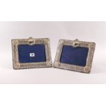 A PAIR OF SILVER MOUNTED SHAPED RECTANGULAR PHOTOGRAPH FRAMES (2)
