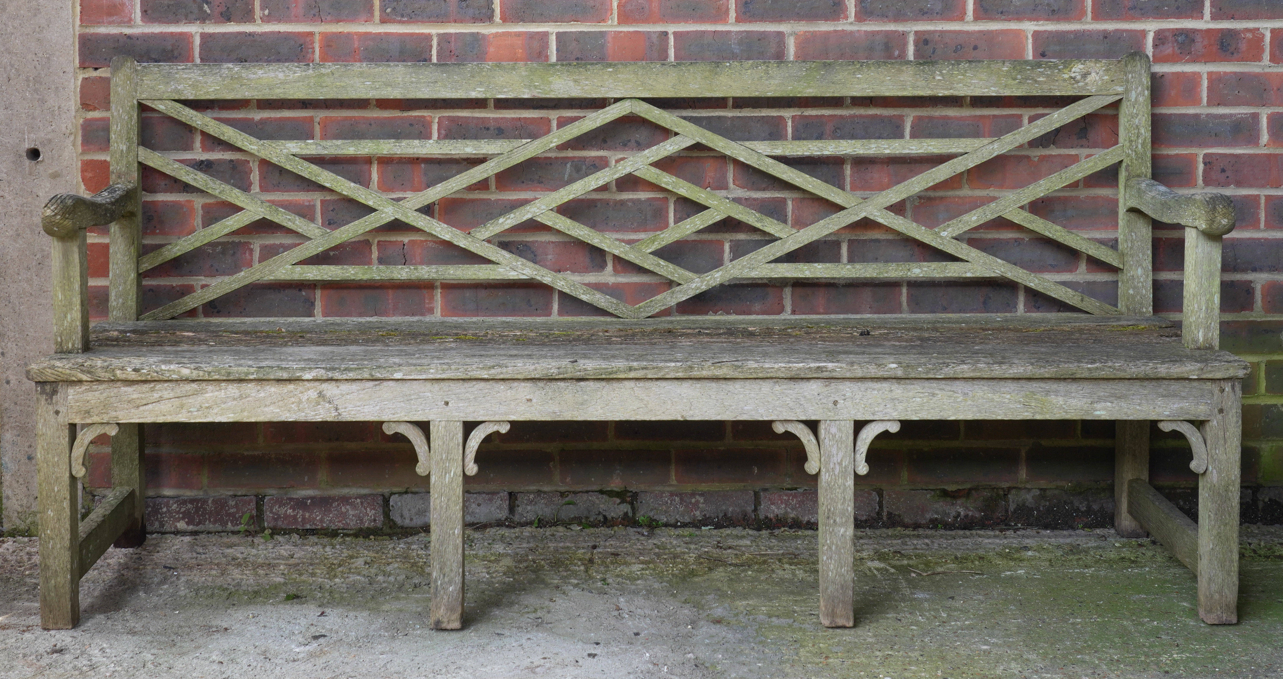 A PAIR OF HARDWOOD GARDEN BENCHES (2) - Image 7 of 7