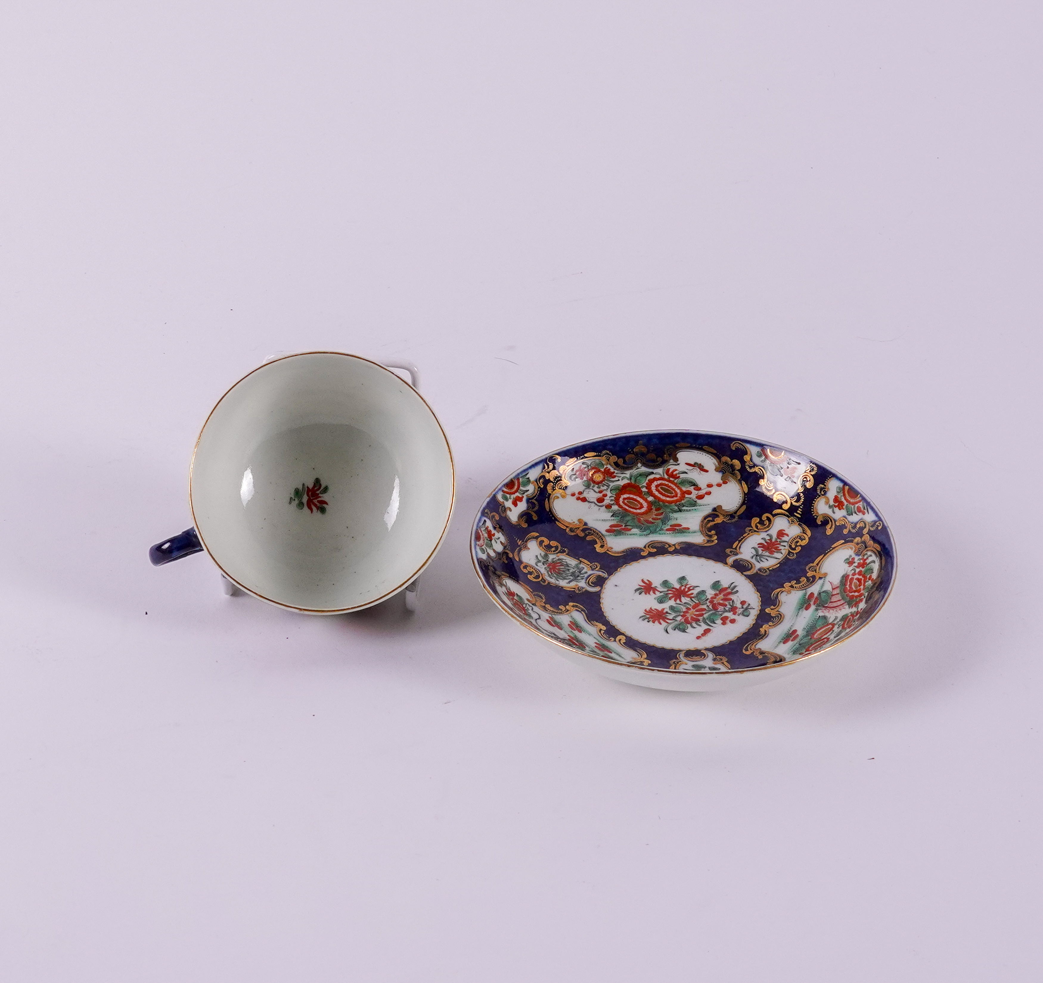 A WORCESTER BLUE-GROUND TEACUP AND SAUCER (4) - Image 6 of 6
