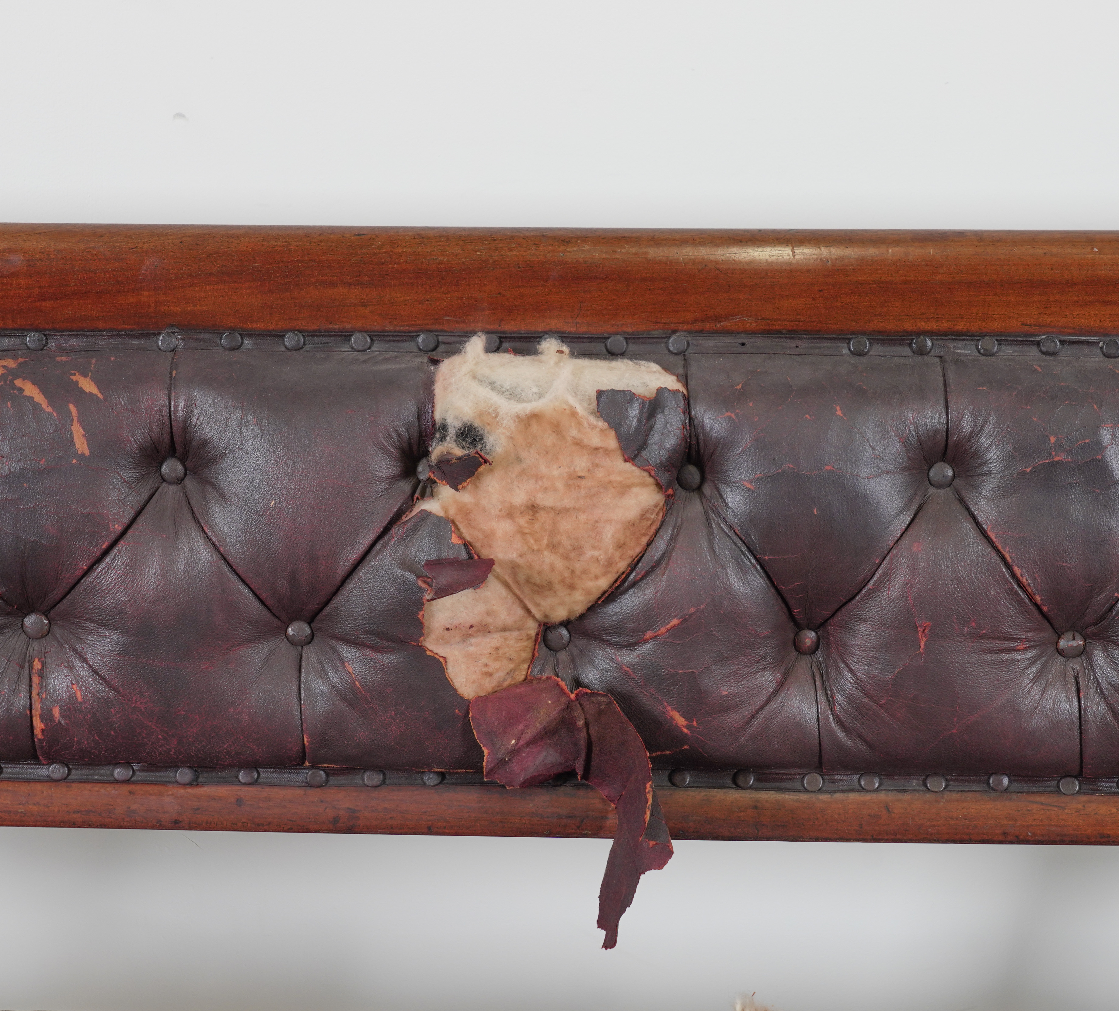 A LARGE MID 19TH CENTURY MAHOGANY FRAMED OPEN ARM BENCH - Image 2 of 4
