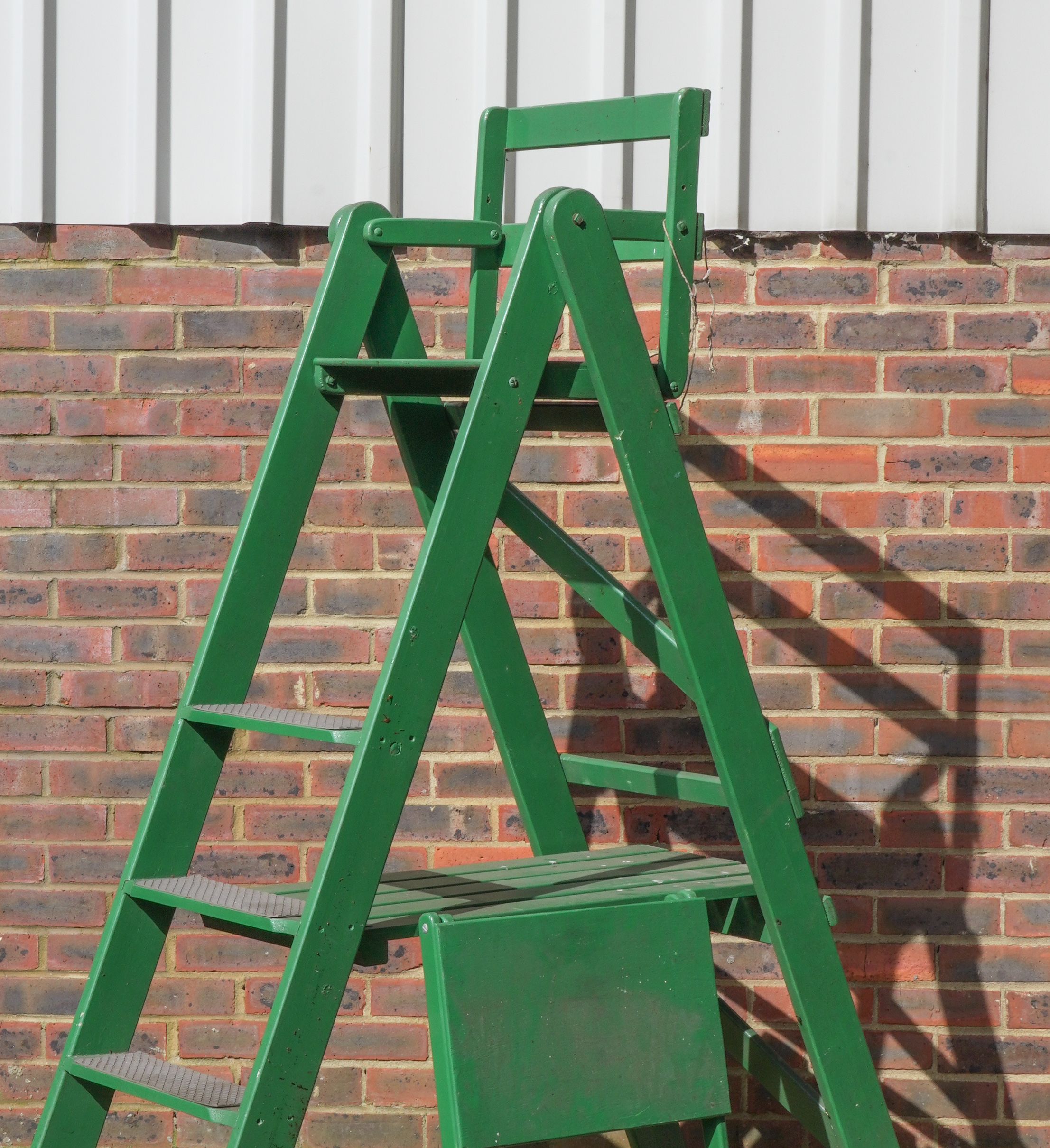 A GREEN PAINTED A-FRAME TENNIS UMPIRE CHAIR - Image 2 of 3