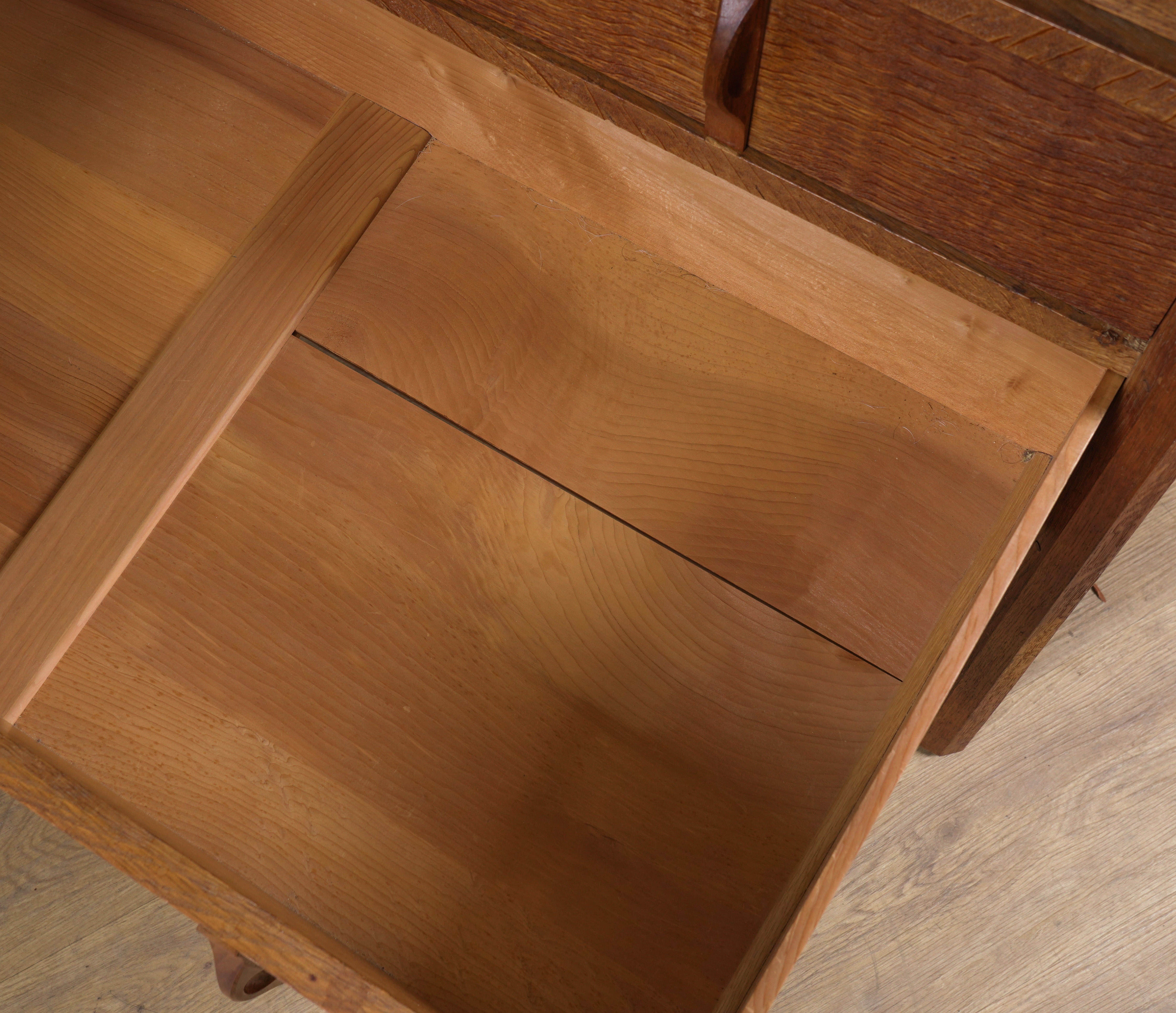 GORDON RUSSELL; A STOW OAK CHEST OF FIVE DRAWERS - Image 11 of 12