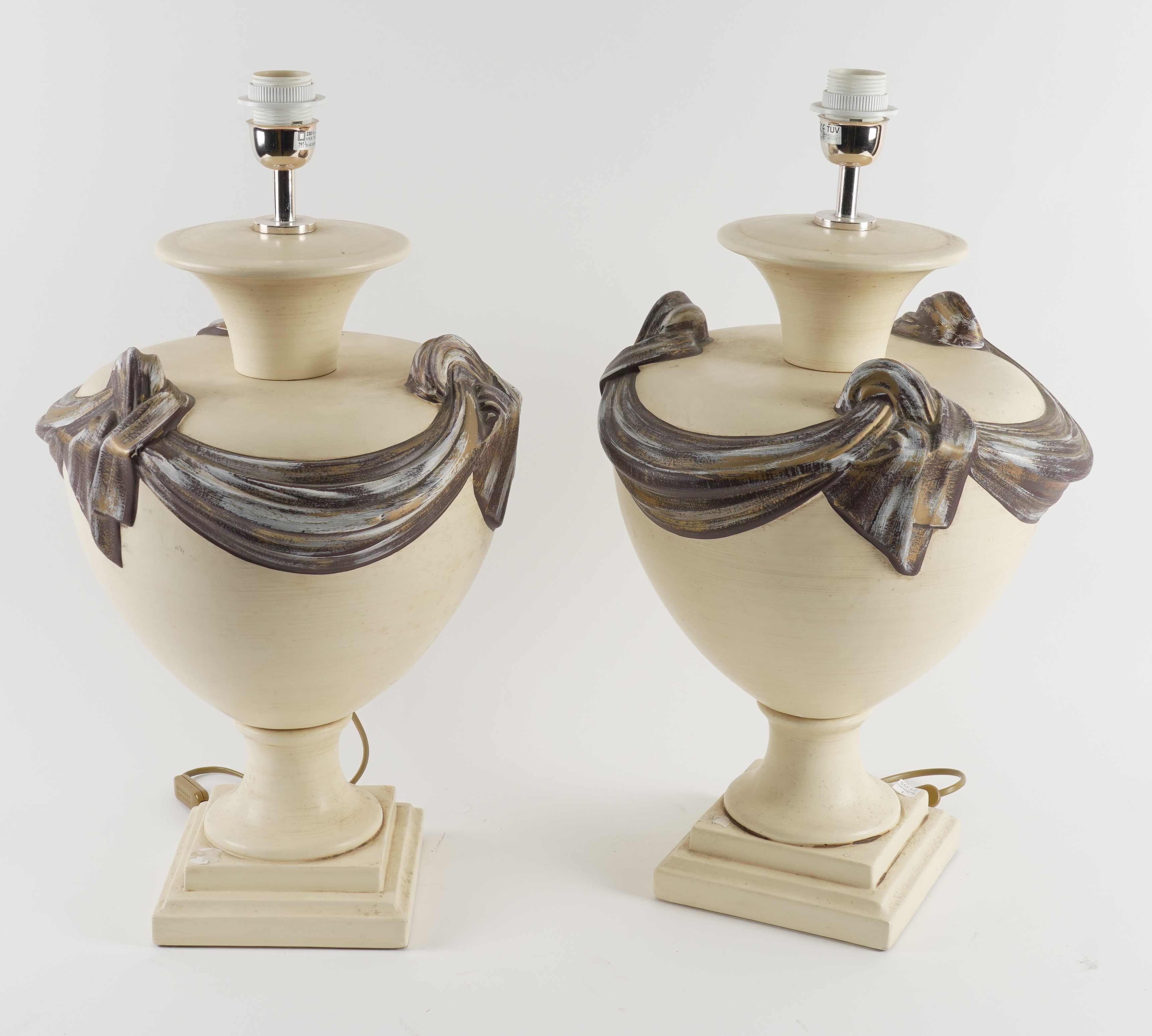 A PAIR OF CREAM DECORATED METAL SWAGGED URN TABLE LAMPS (2) - Image 2 of 3
