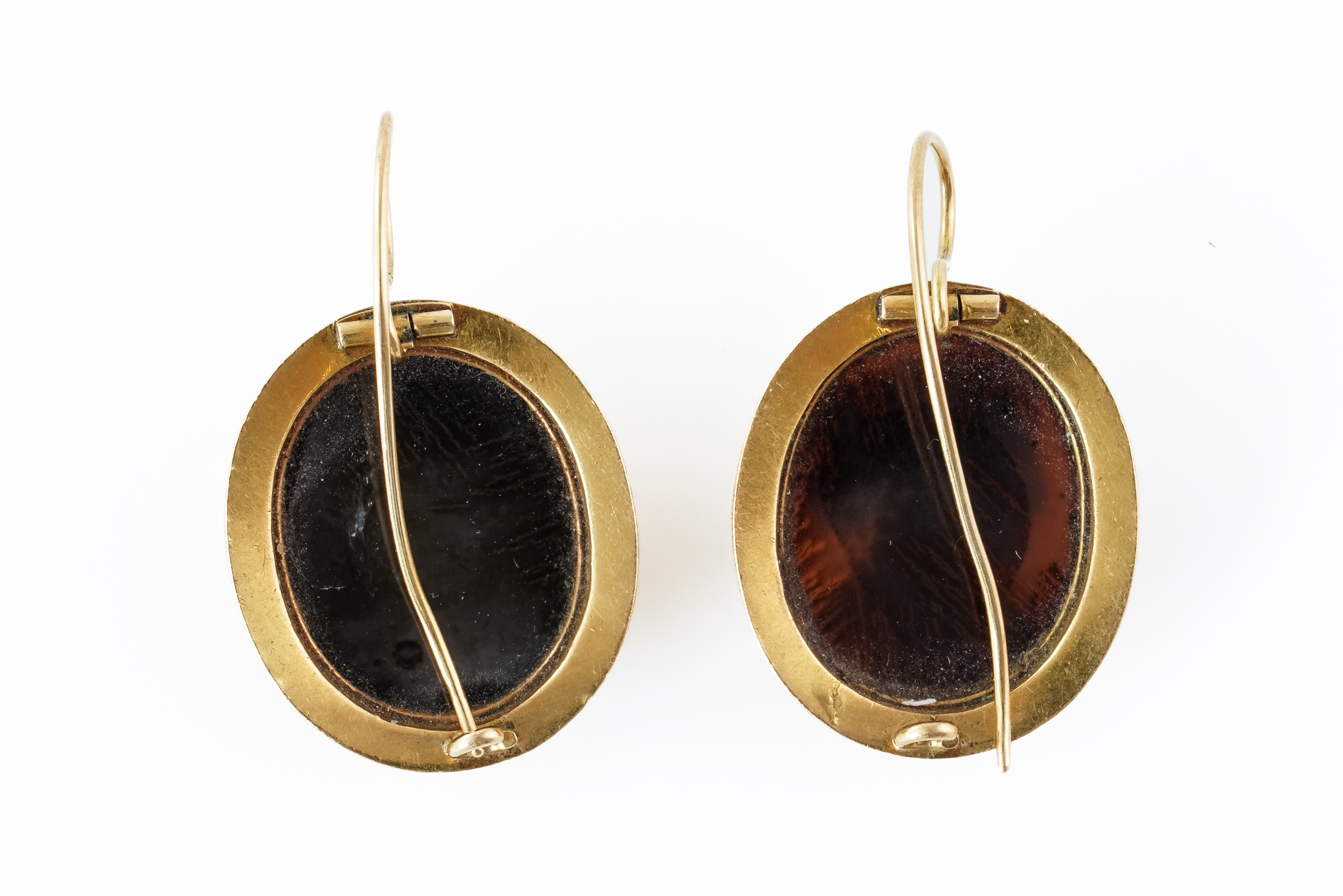 A PAIR OF VICTORIAN AGATE CAMEO EARRINGS - Image 3 of 5