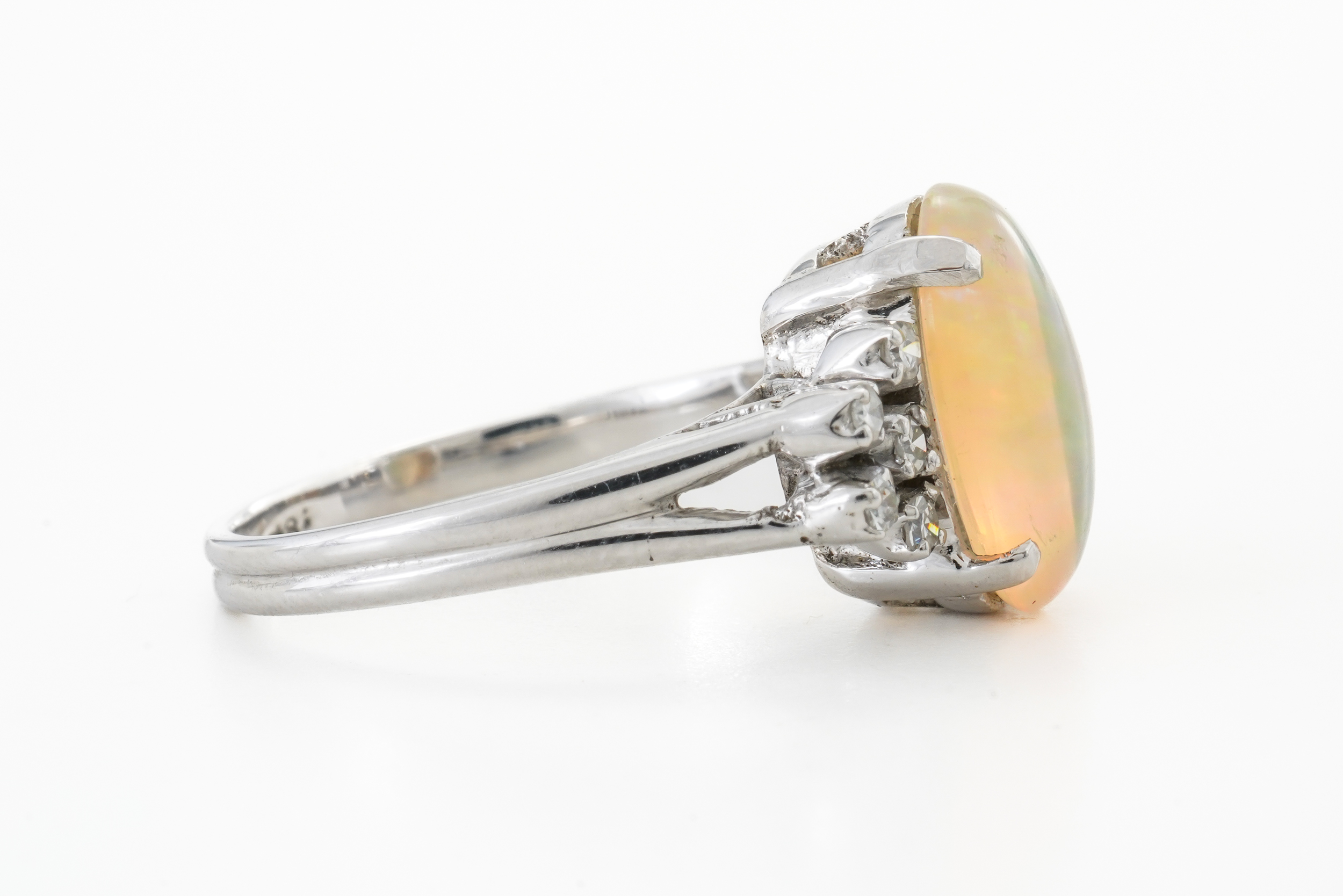 AN OPAL AND DIAMOND RING - Image 3 of 4