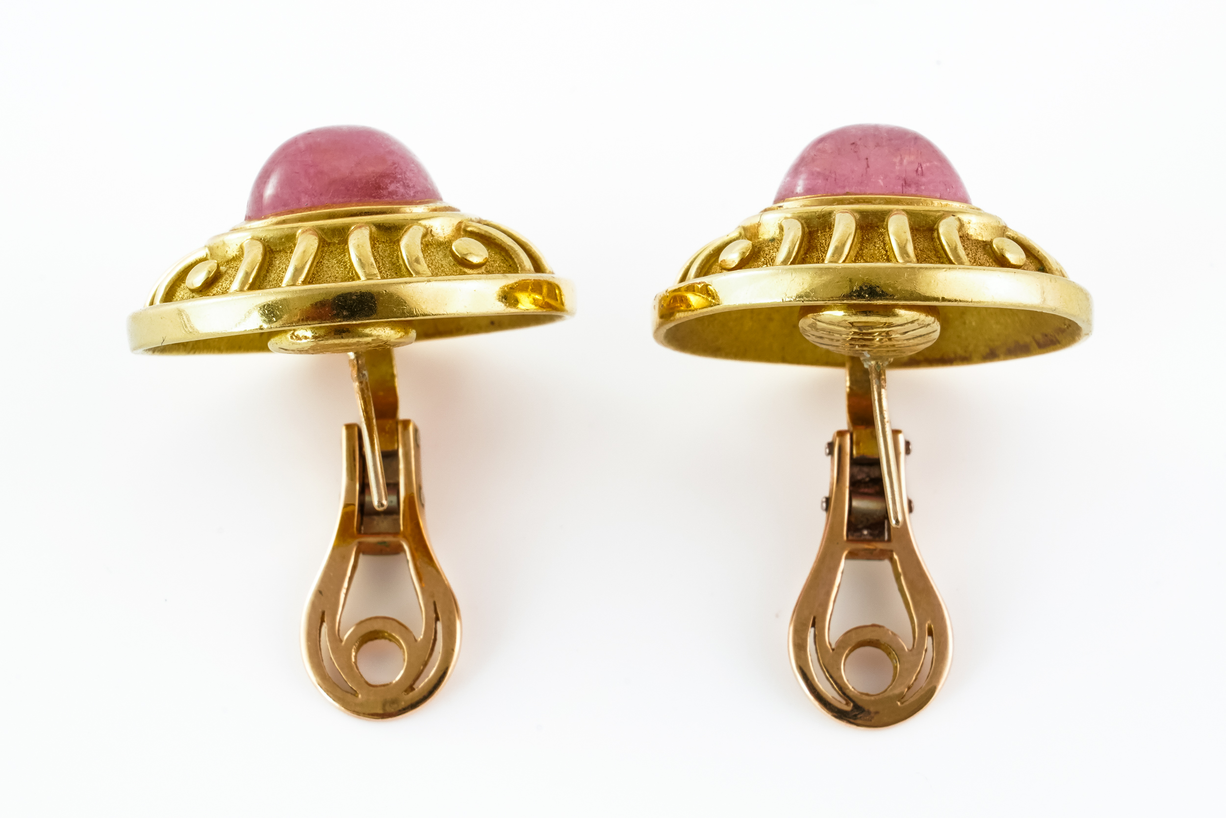 A DE VROOMEN PAIR OF 18CT GOLD AND CABOCHON PINK TOURMALINE EARCLIPS - Image 3 of 3
