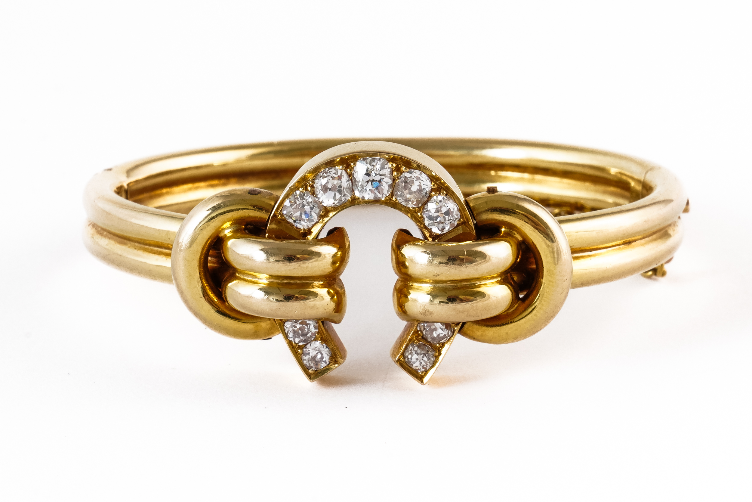 A GOLD AND DIAMOND SET OVAL HINGED BANGLE - Image 2 of 3