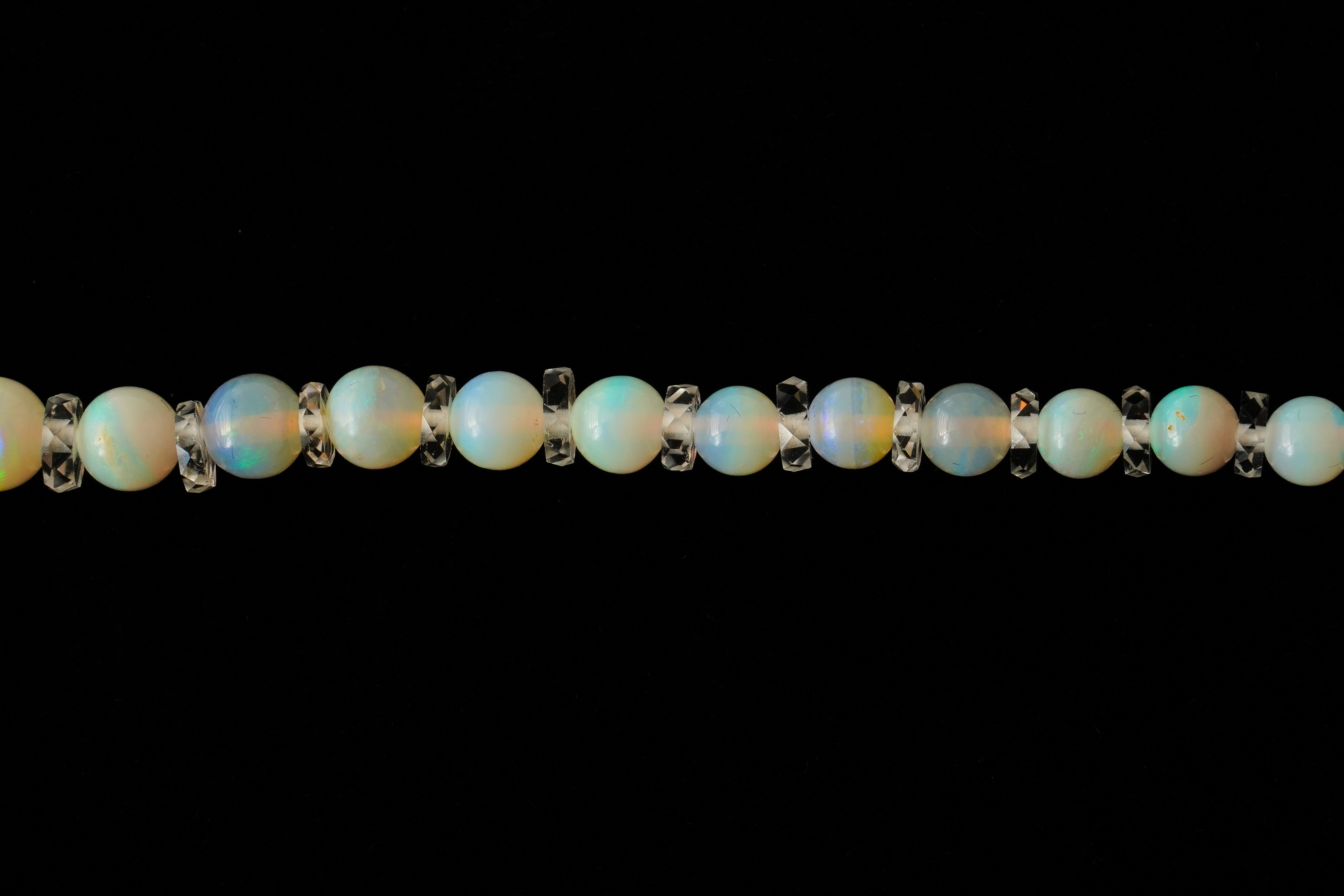AN OPAL BEAD AND ROCK CRYSTAL NECKLACE - Image 9 of 15