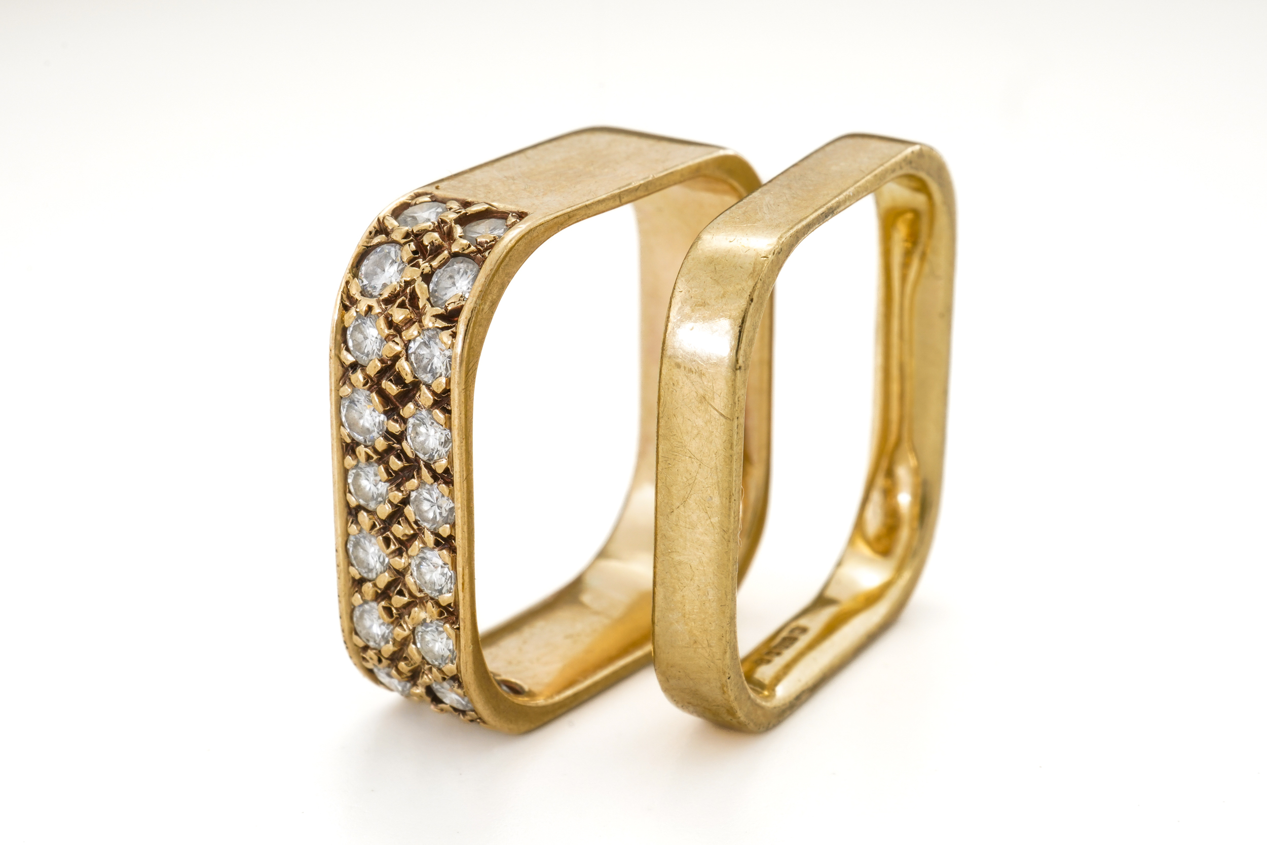 TWO SQUARE SHAPED RINGS - Image 5 of 5