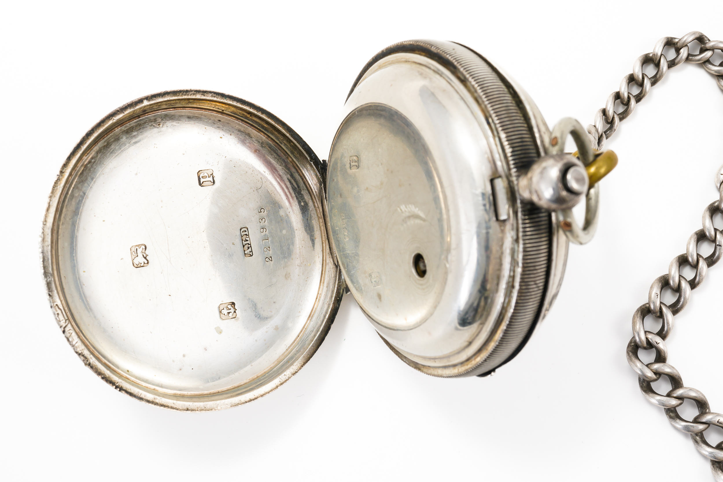 A GENTLEMAN'S SILVER OPENFACED POCKET WATCH AND CHAIN - Image 4 of 5