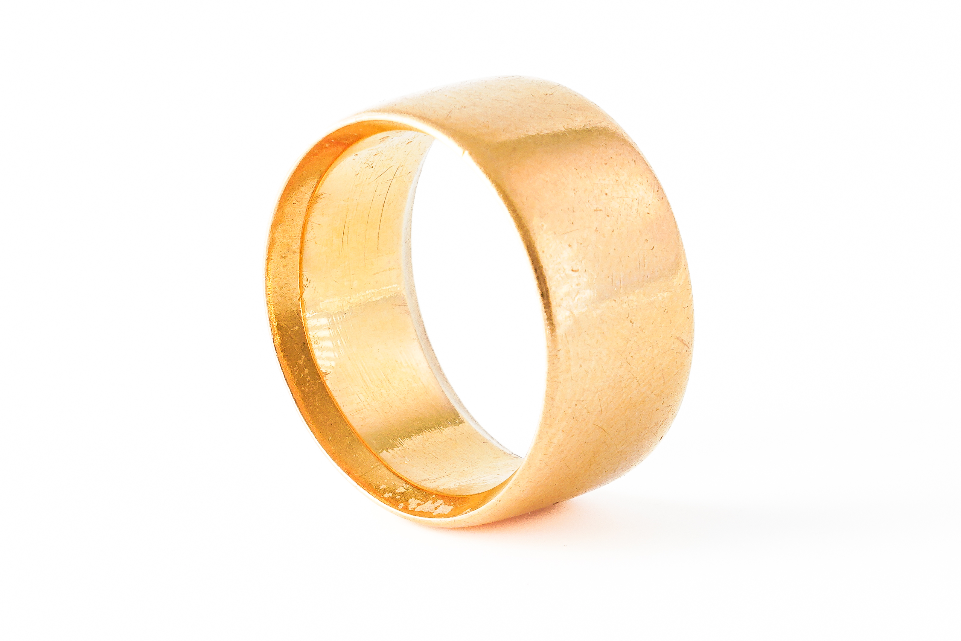 A 22CT GOLD WIDE BAND WEDDING RING - Image 2 of 3