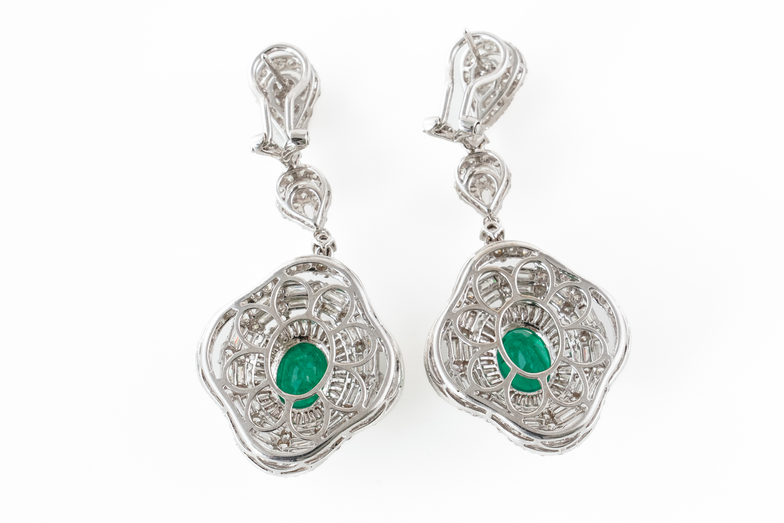 A PAIR OF DIAMOND AND EMERALD SET DROP EARRINGS, BOXED (2) - Image 4 of 7