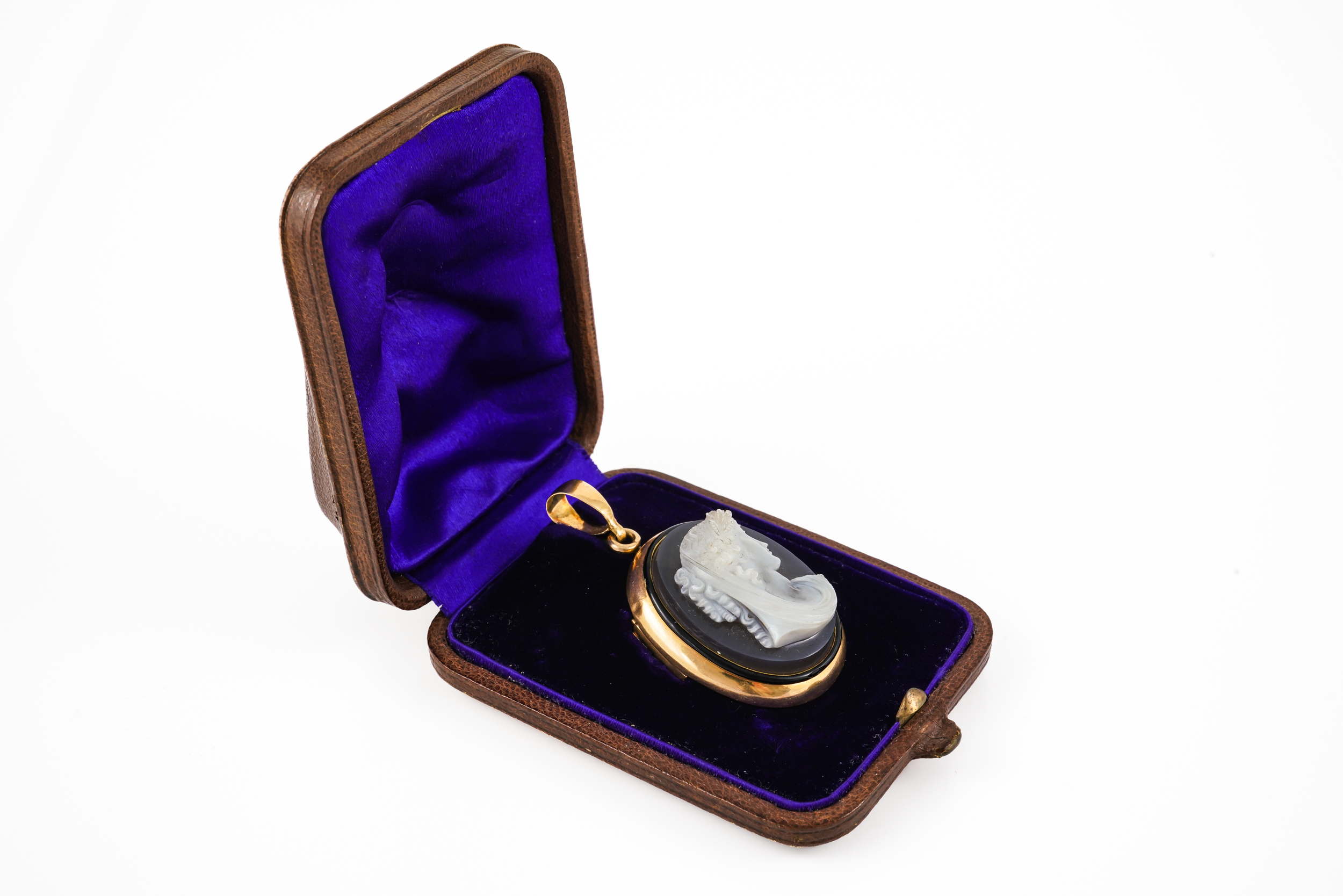 AN AGATE CAMEO PENDANT BROOCH, BOXED - Image 3 of 3