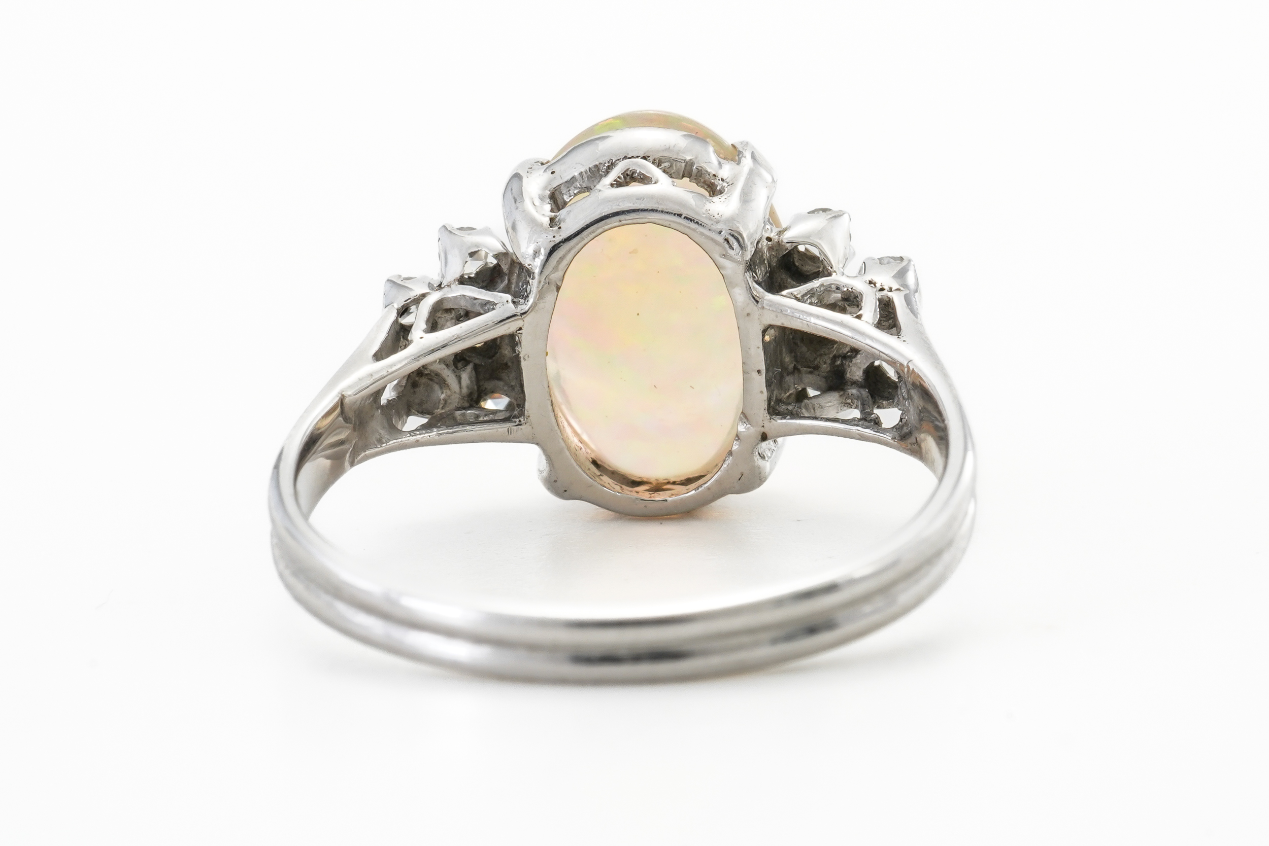 AN OPAL AND DIAMOND RING - Image 4 of 4