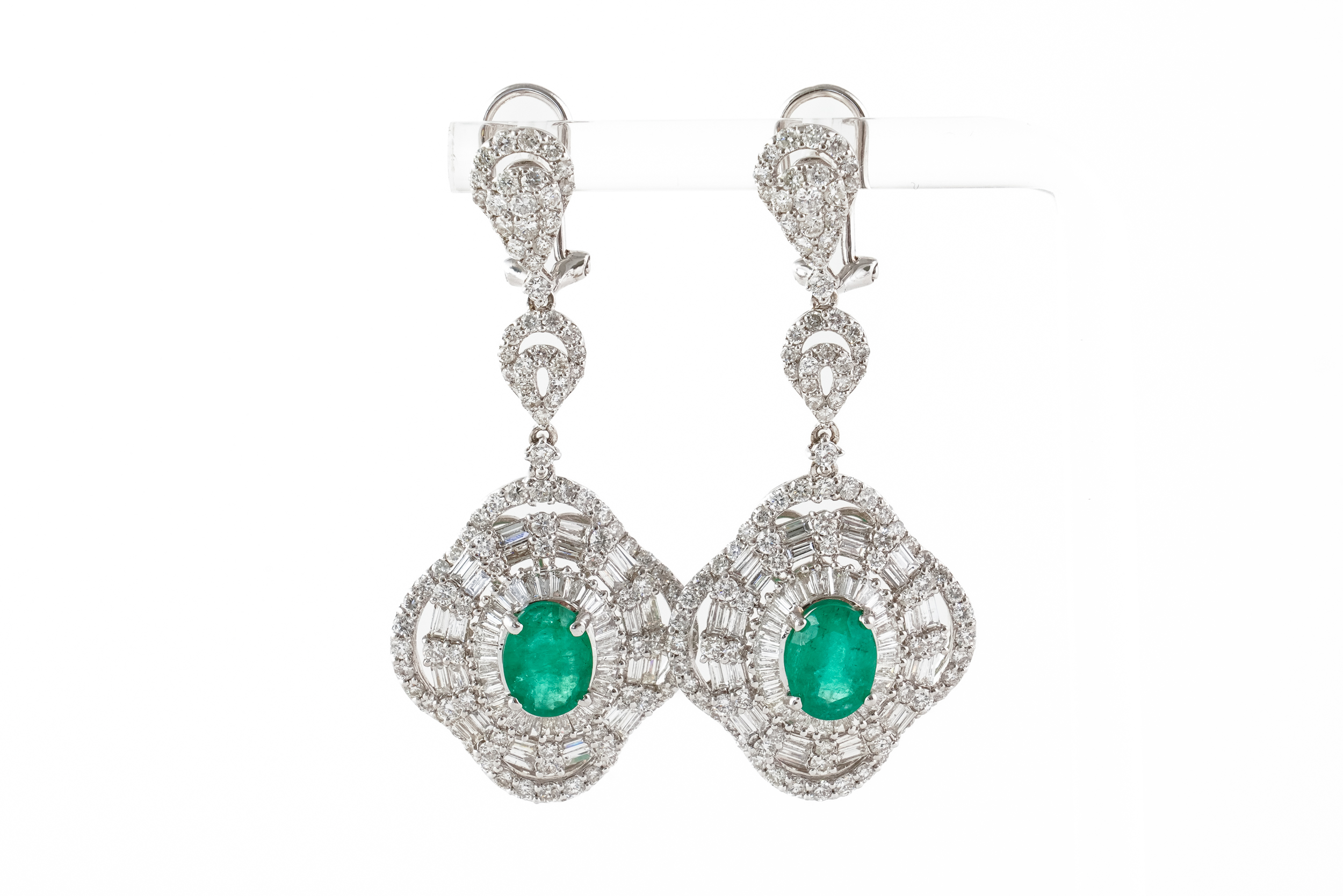 A PAIR OF DIAMOND AND EMERALD SET DROP EARRINGS, BOXED (2) - Image 5 of 7