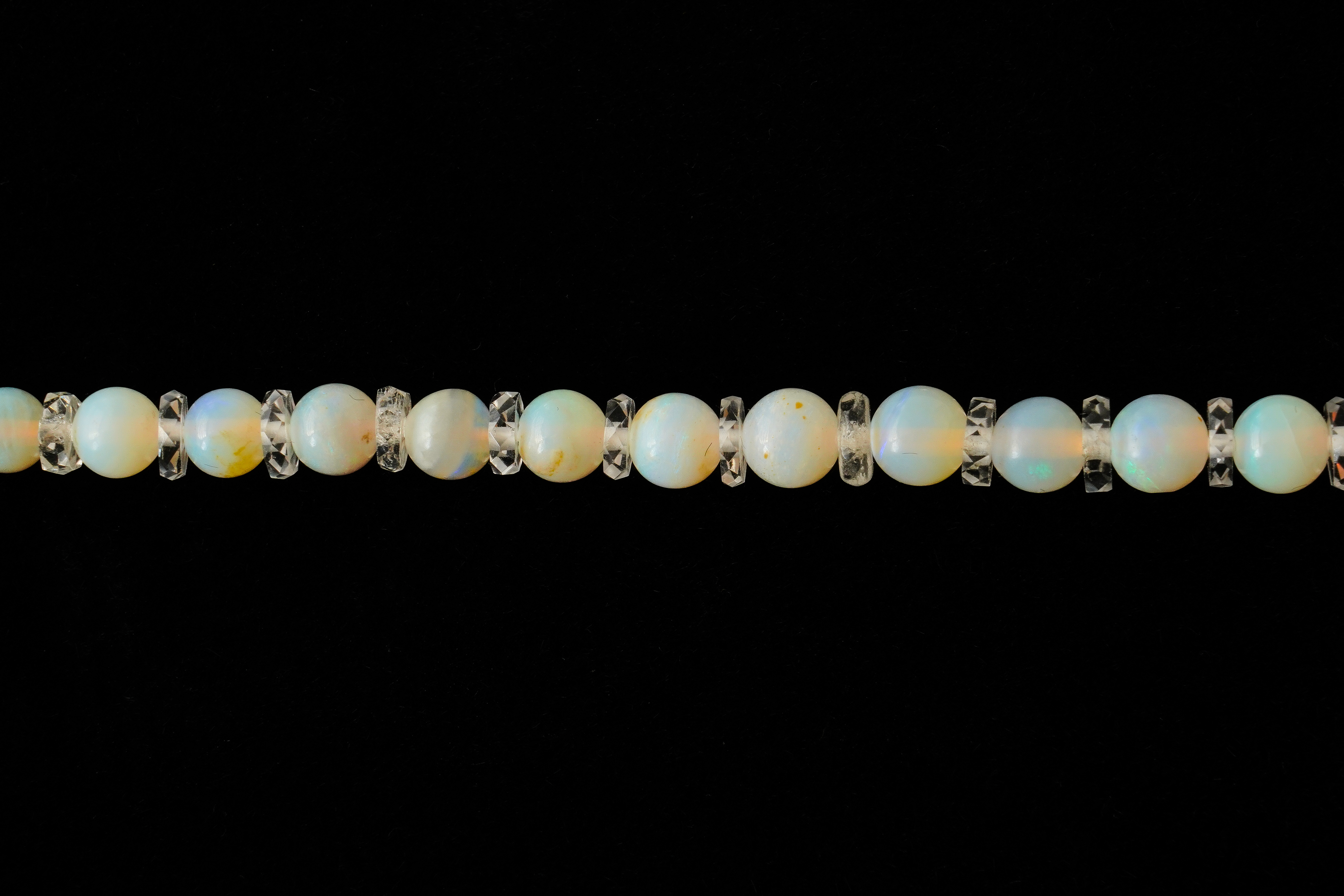 AN OPAL BEAD AND ROCK CRYSTAL NECKLACE - Image 5 of 15