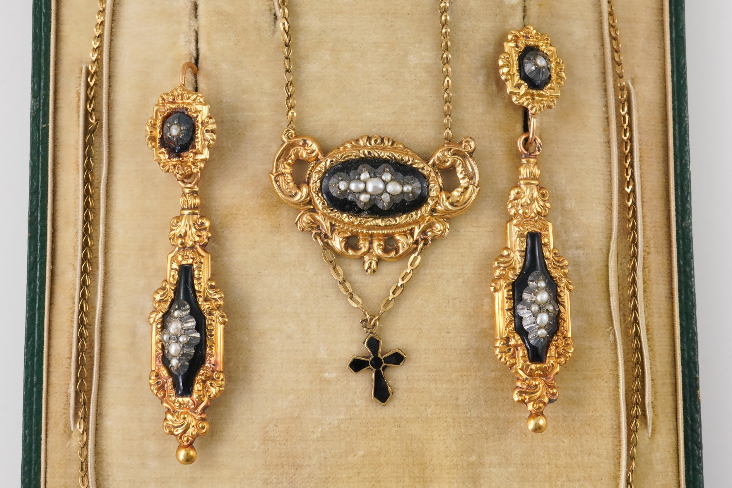 AN ANTIQUE SUITE OF FRENCH JEWELLERY (5) - Image 3 of 6