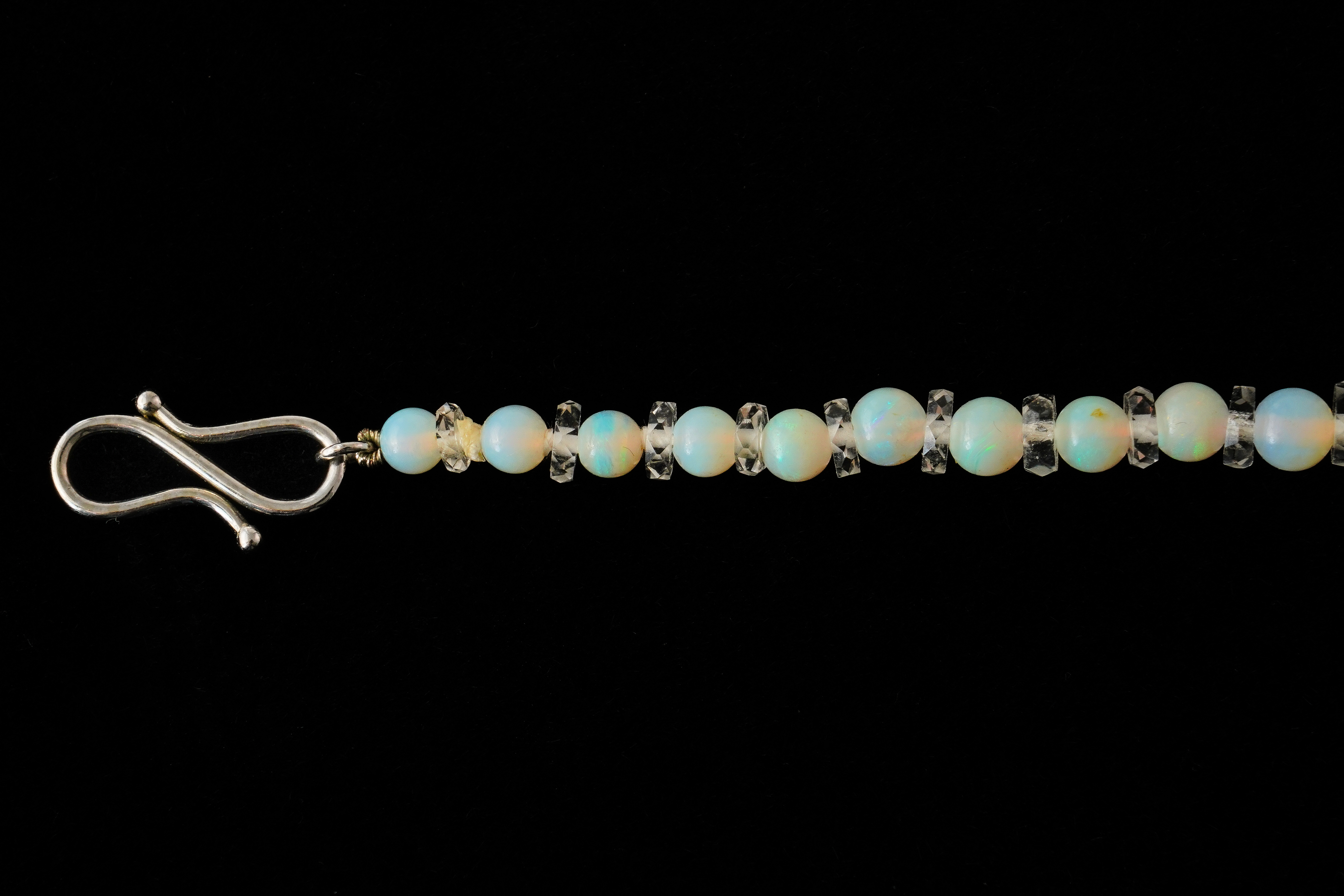 AN OPAL BEAD AND ROCK CRYSTAL NECKLACE - Image 3 of 15