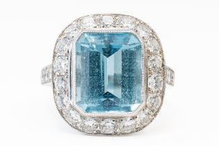 AN AQUAMARINE AND DIAMOND CLUSTER RING, BOXED