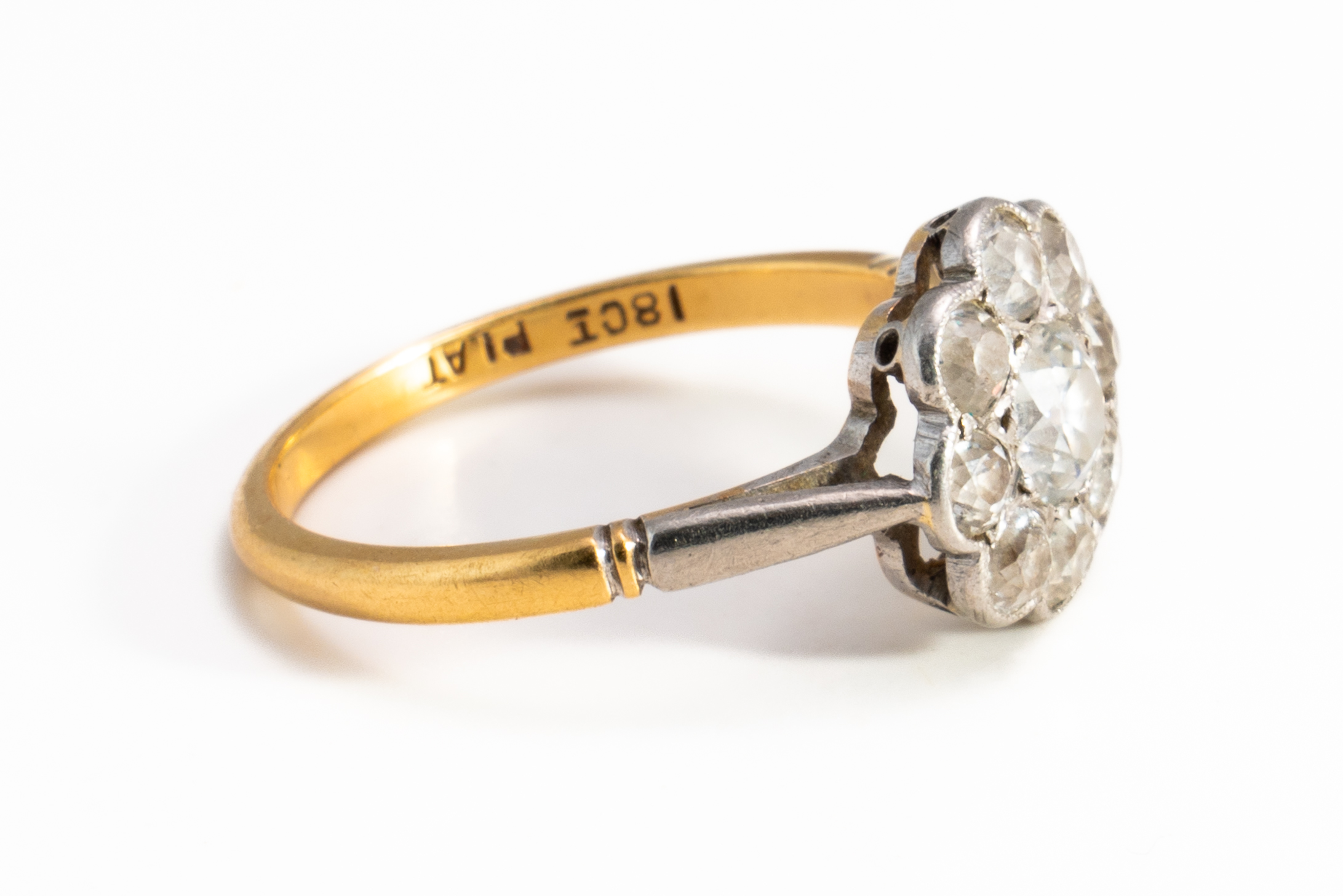 A GOLD AND PLATINUM DIAMOND CLUSTER RING, BOXED - Image 2 of 5
