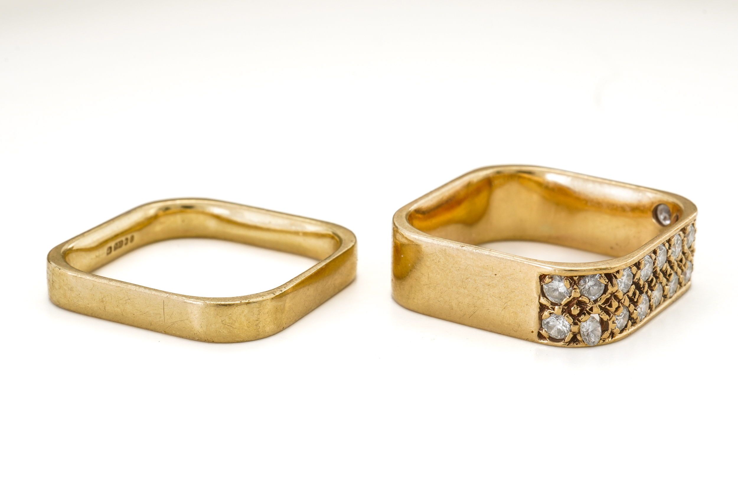 TWO SQUARE SHAPED RINGS - Image 3 of 5