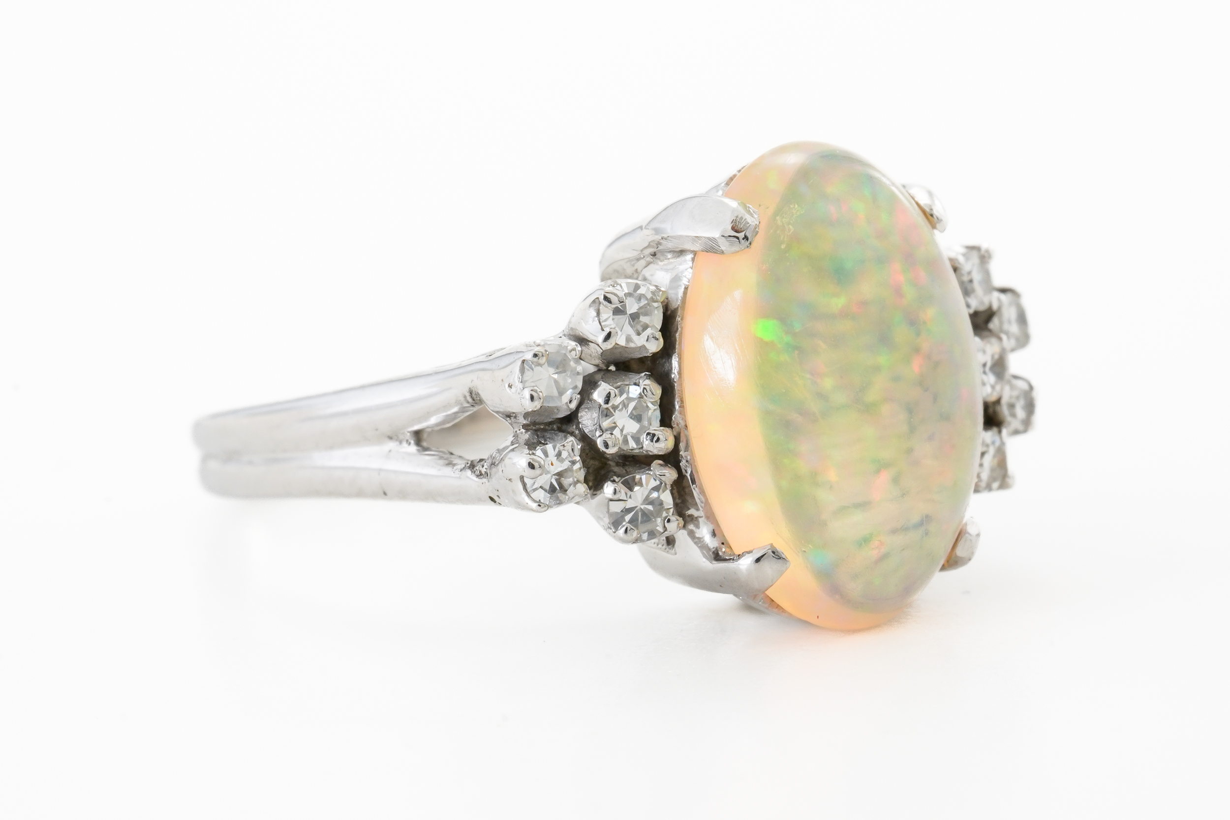 AN OPAL AND DIAMOND RING - Image 2 of 4