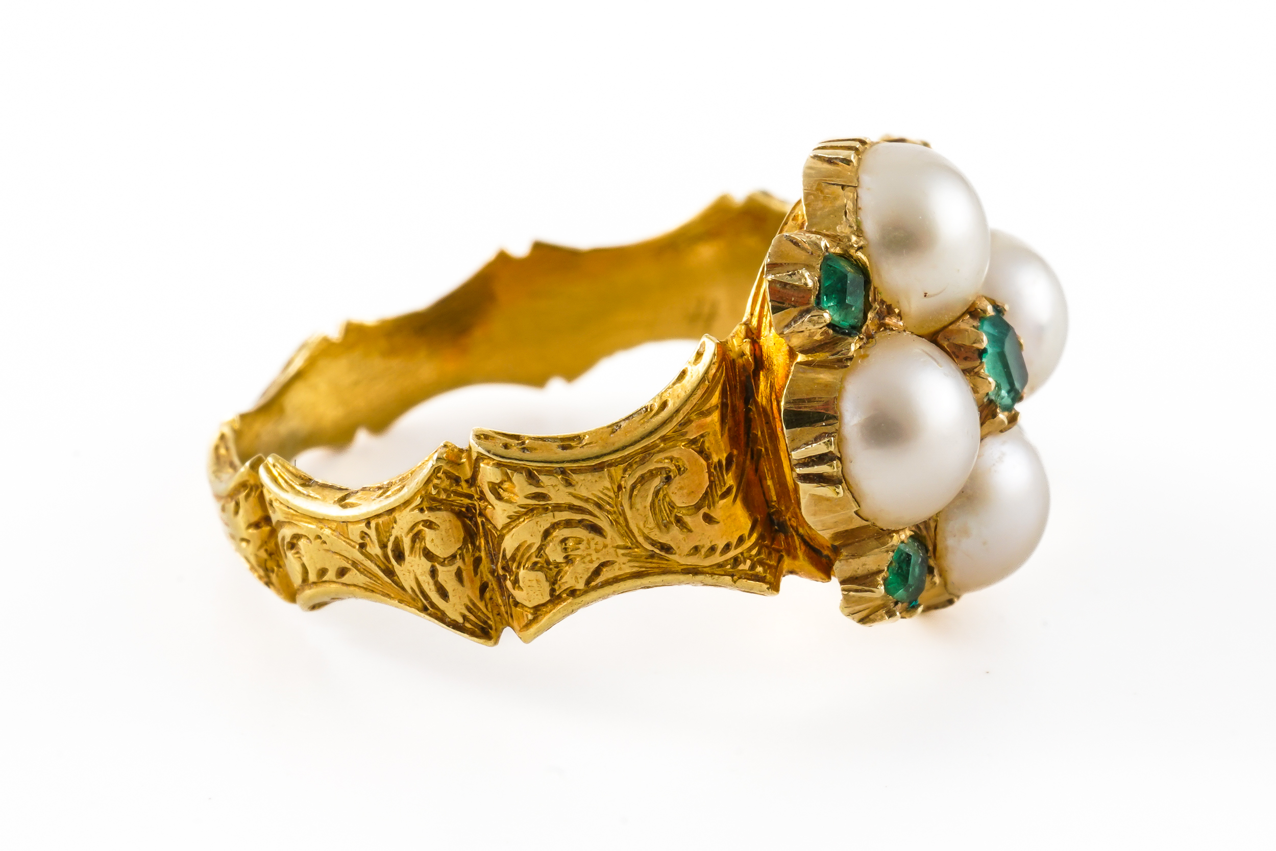 A GEORGIAN PEARL AND EMERALD RING - Image 2 of 3