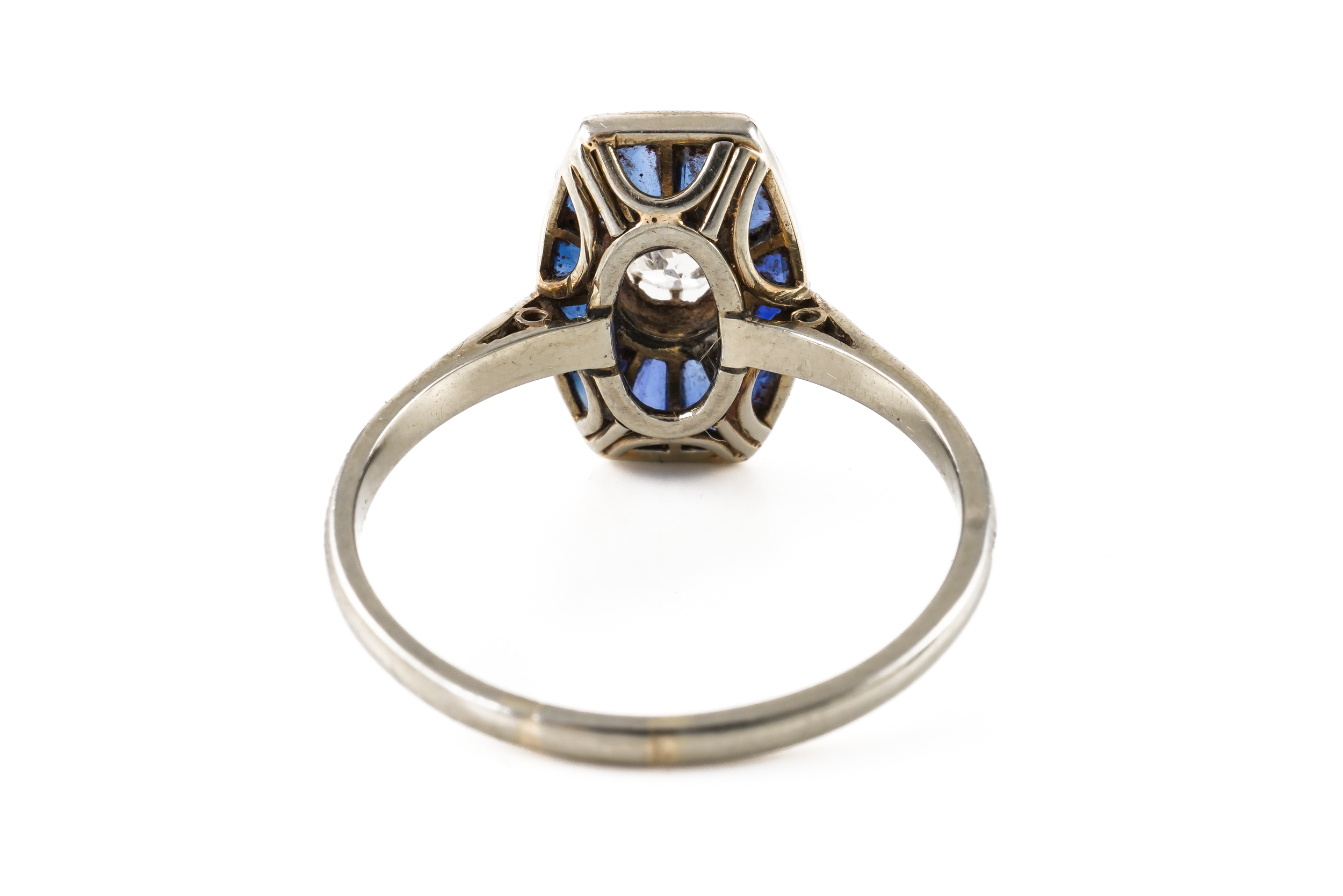 A SAPPHIRE AND DIAMOND RING, BOXED - Image 4 of 5