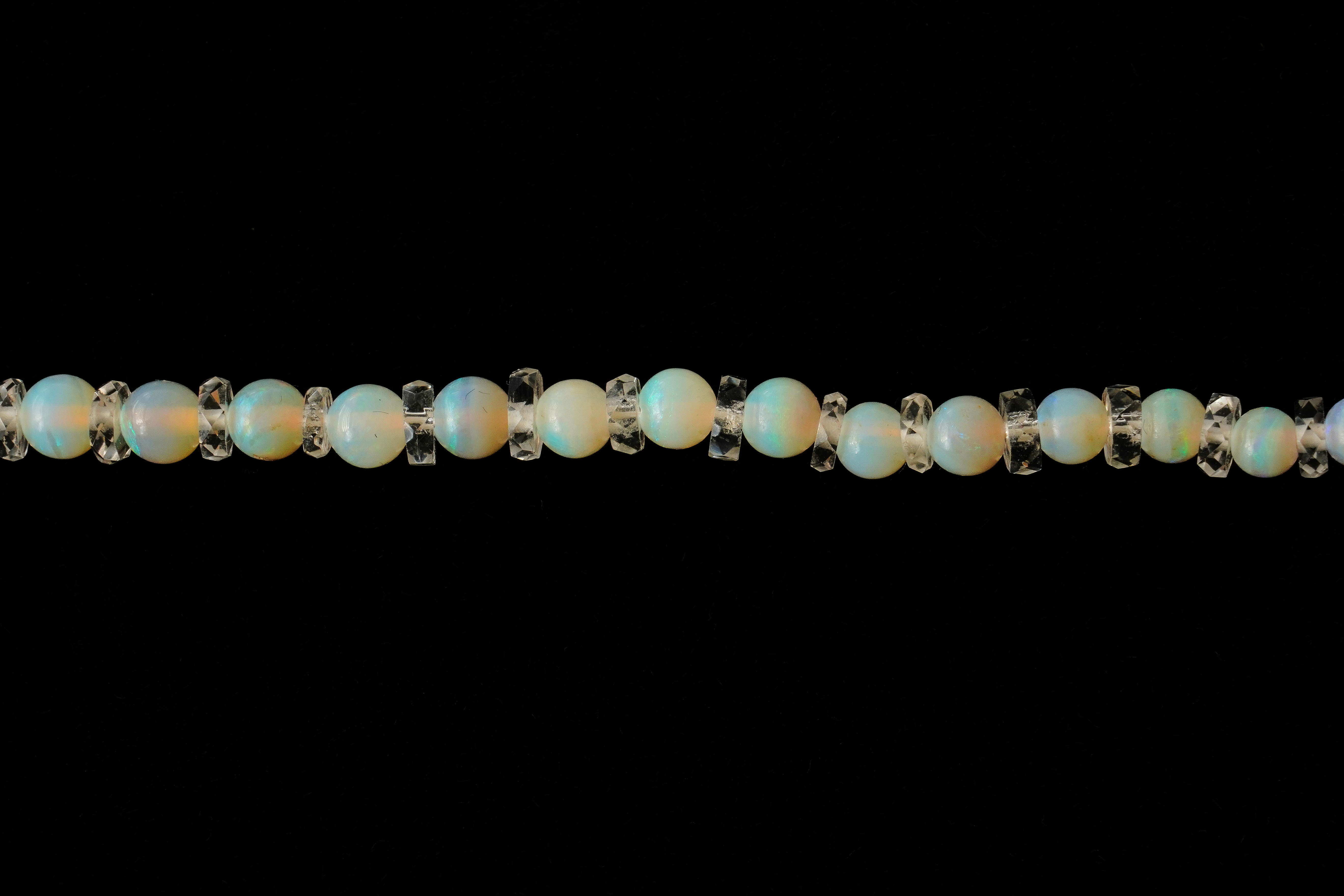 AN OPAL BEAD AND ROCK CRYSTAL NECKLACE - Image 12 of 15