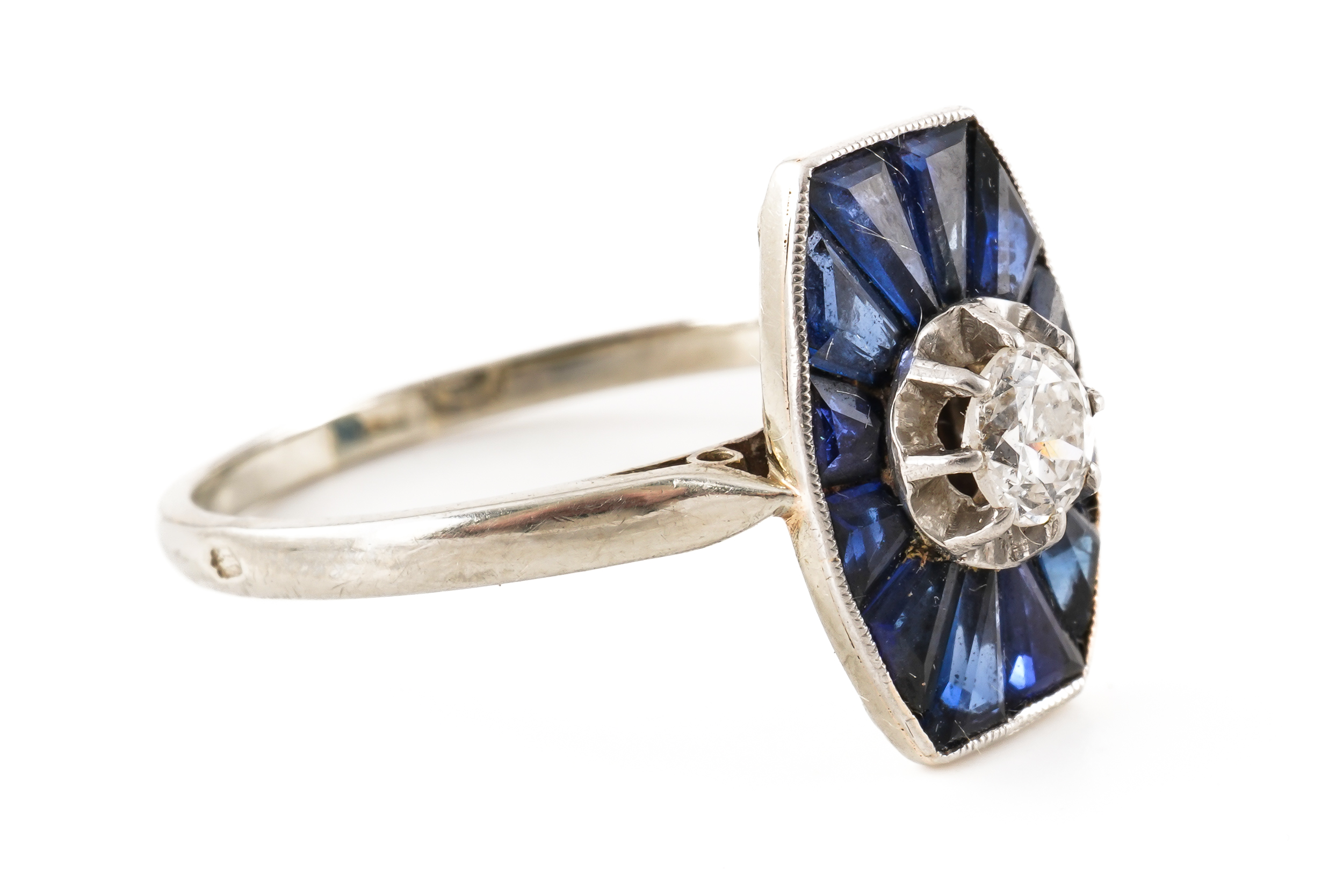 A SAPPHIRE AND DIAMOND RING, BOXED - Image 2 of 5