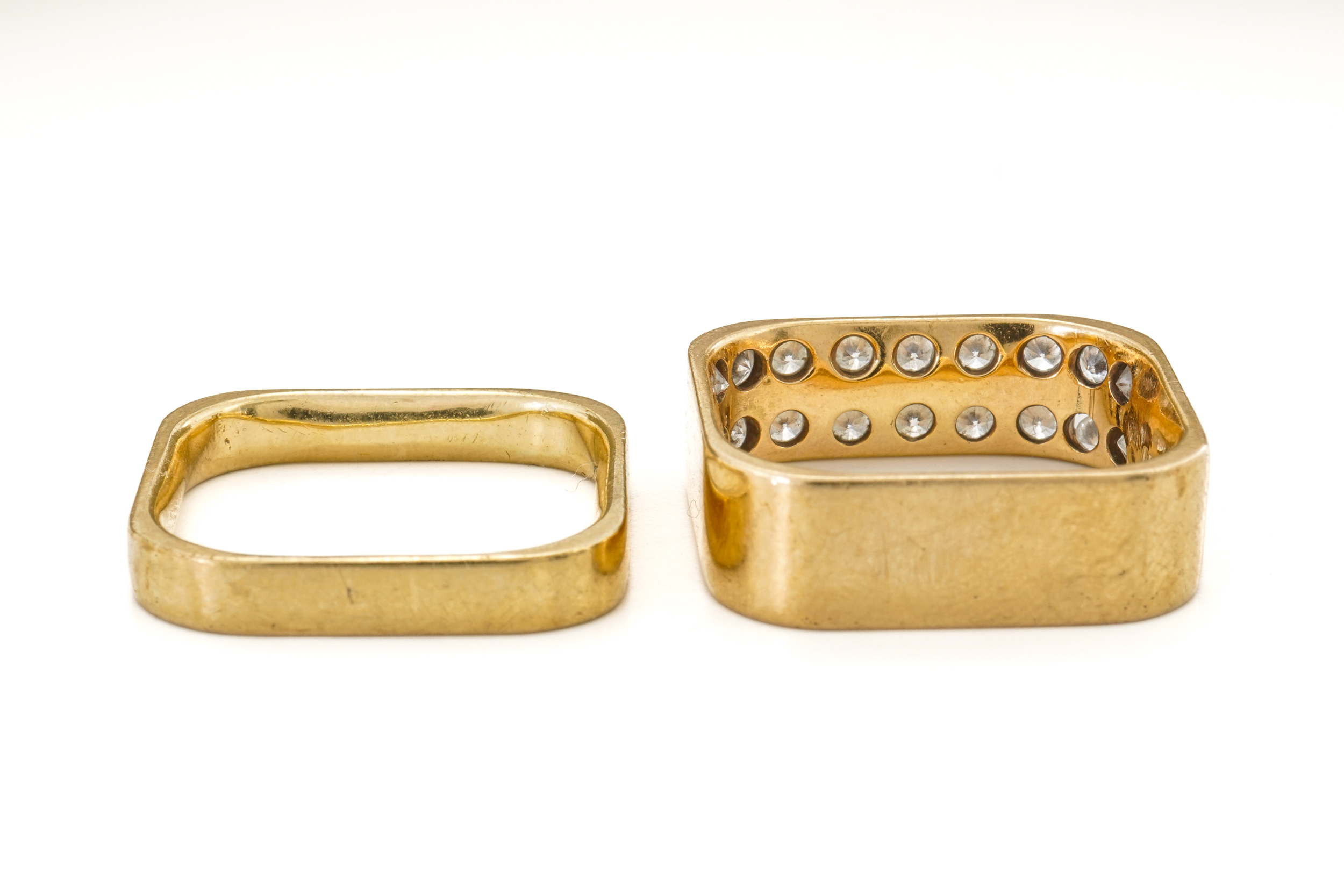 TWO SQUARE SHAPED RINGS - Image 4 of 5