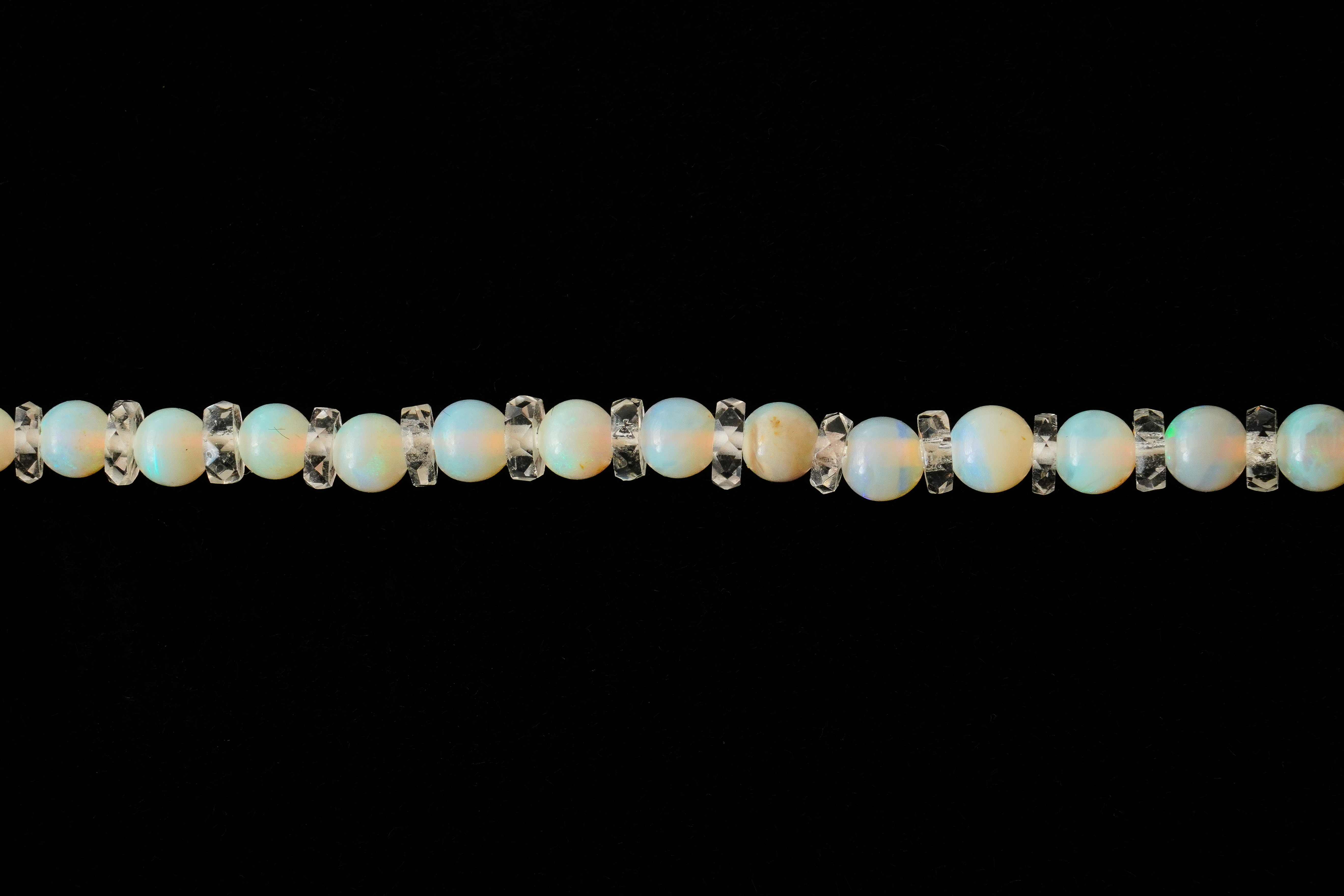 AN OPAL BEAD AND ROCK CRYSTAL NECKLACE - Image 4 of 15