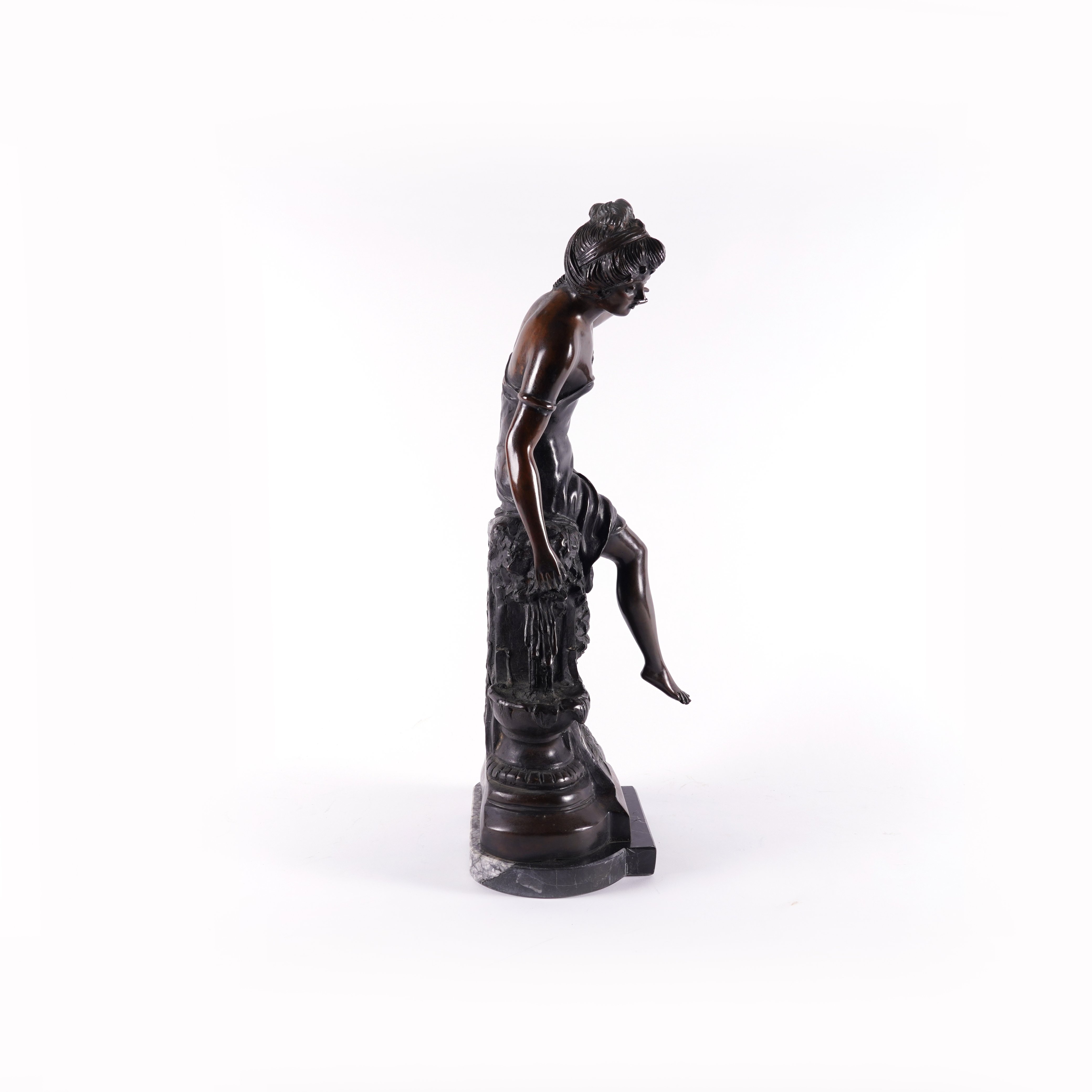 A PATINATED BRONZE SCULPTURE OF A FEMALE PERCHED ON A FOUNTAIN - Image 2 of 4